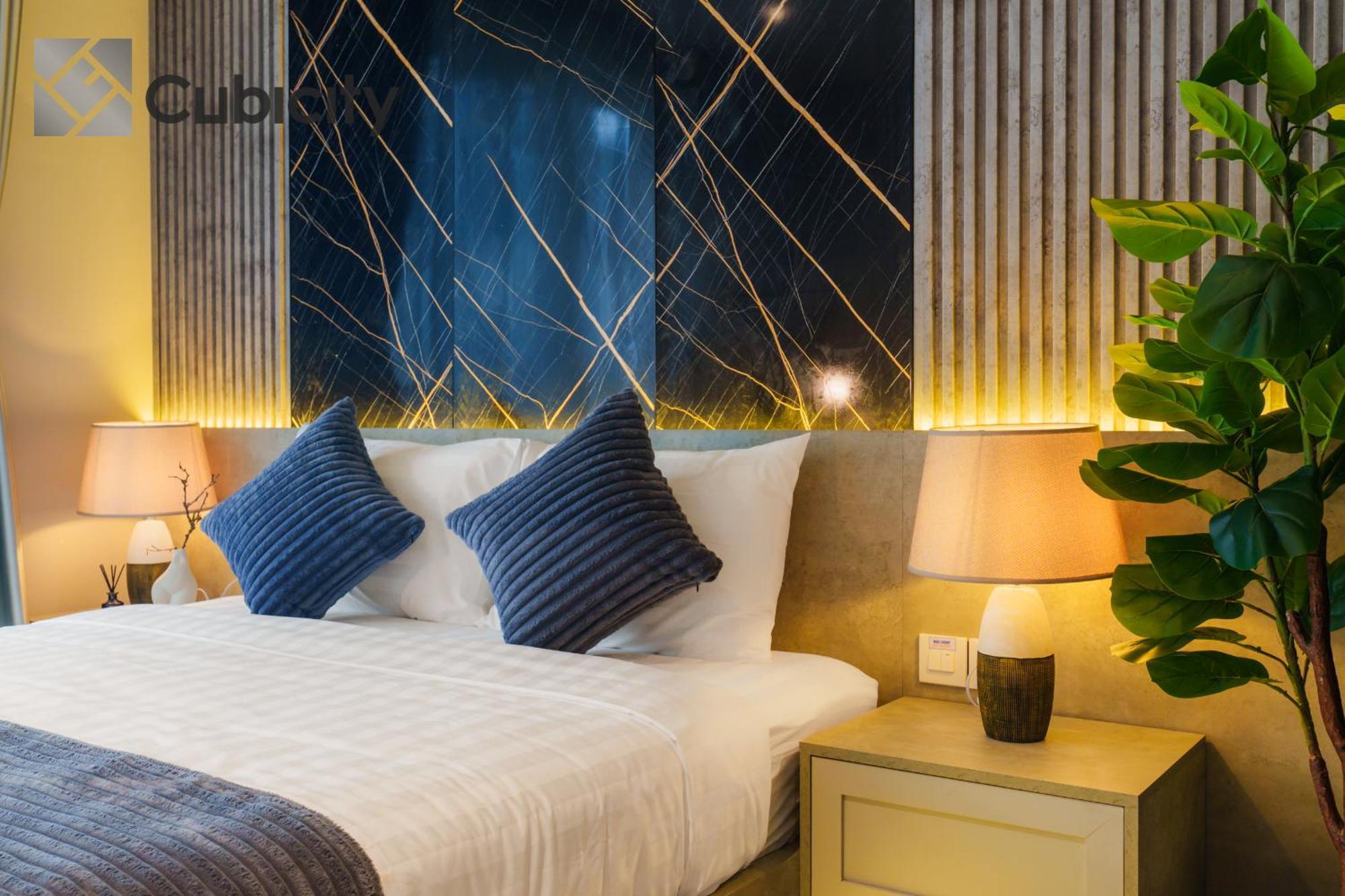 Cubicity Street House 3*