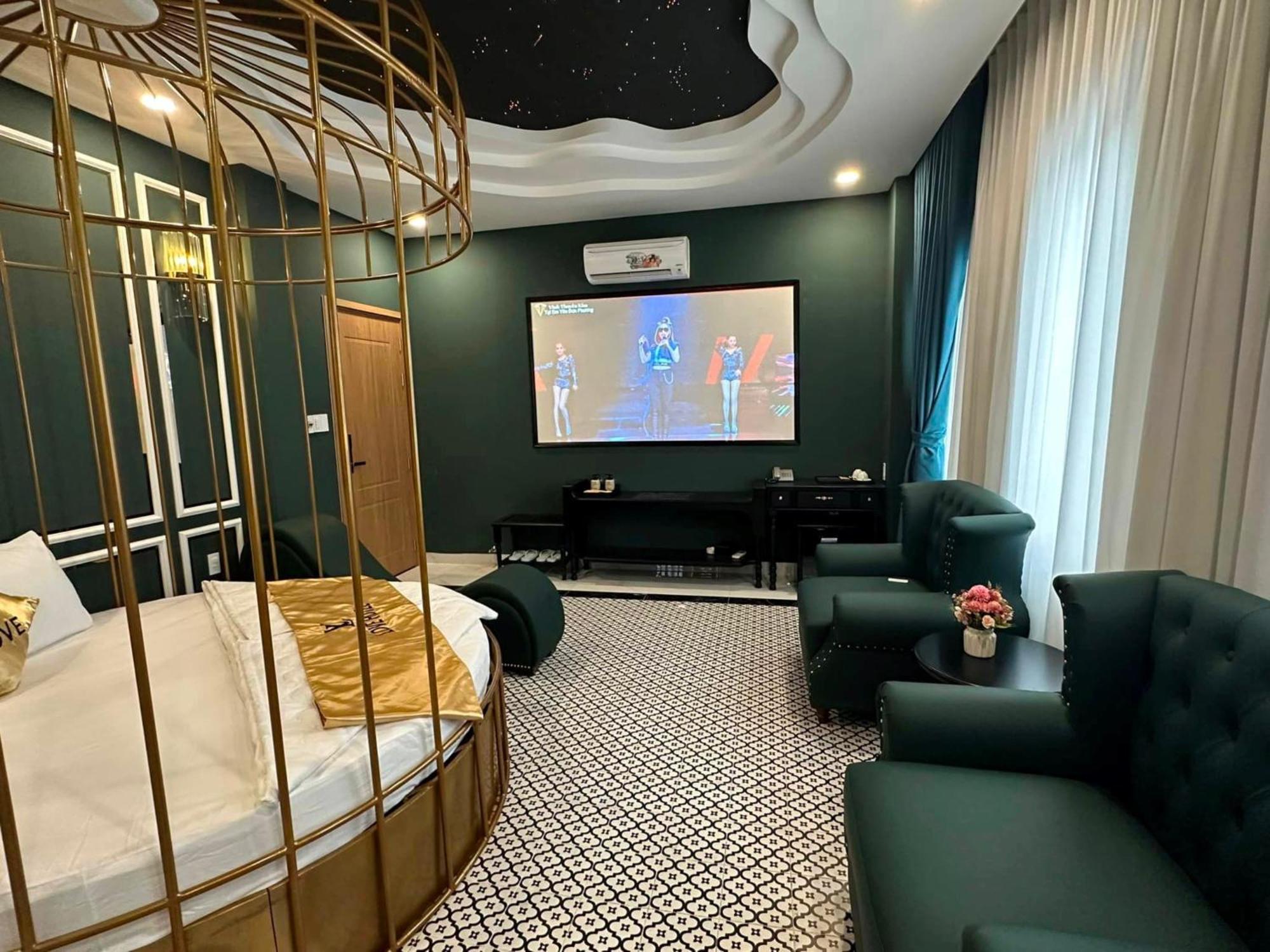 Hotel To Ky