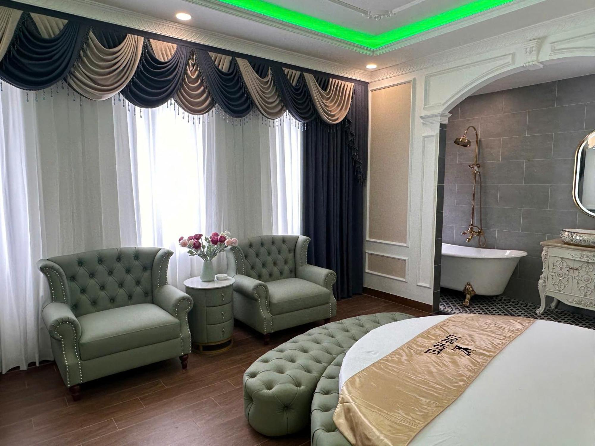 To Ky Hotel