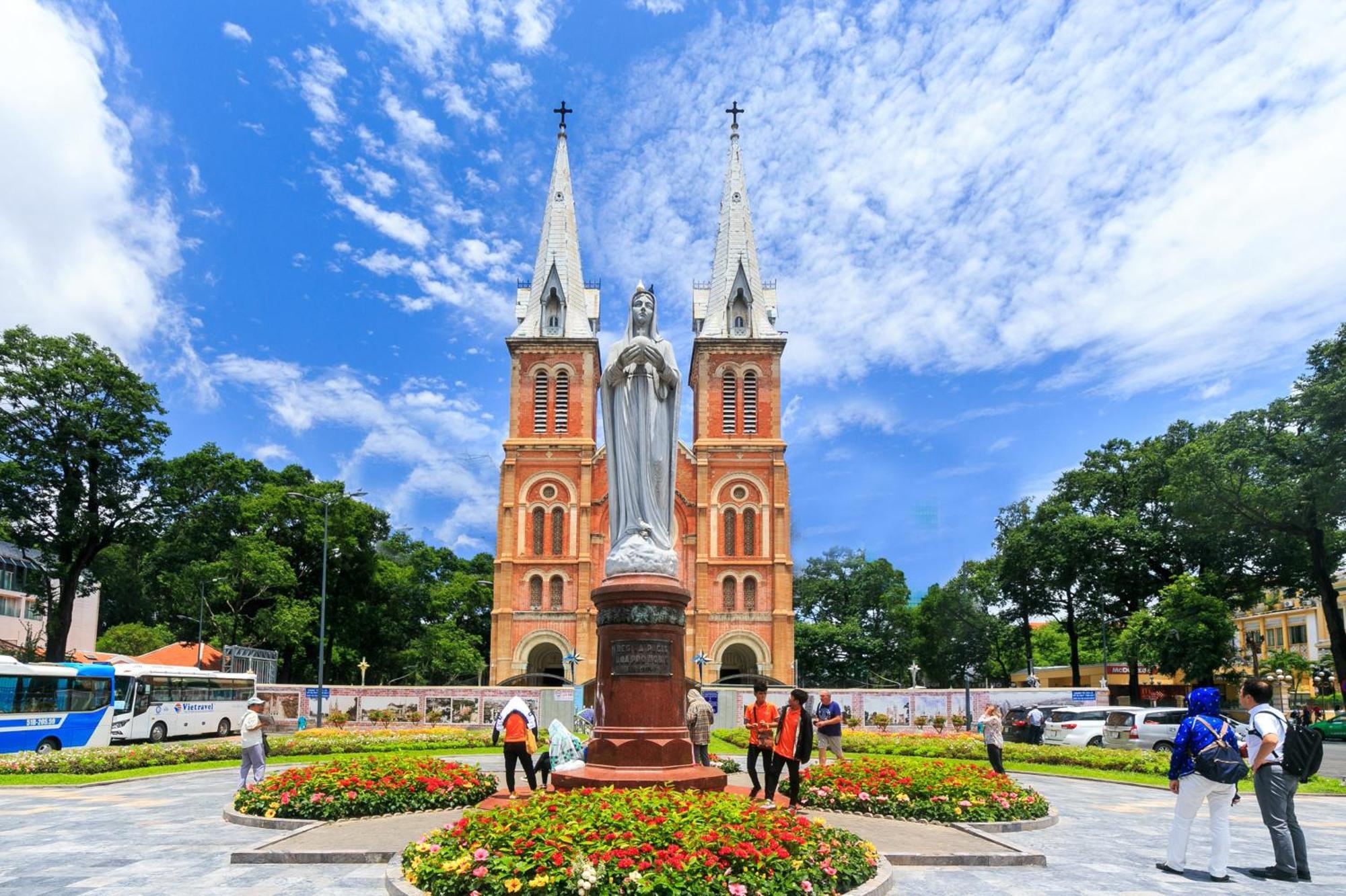 Hoang Luxury Dist 1 Hotel