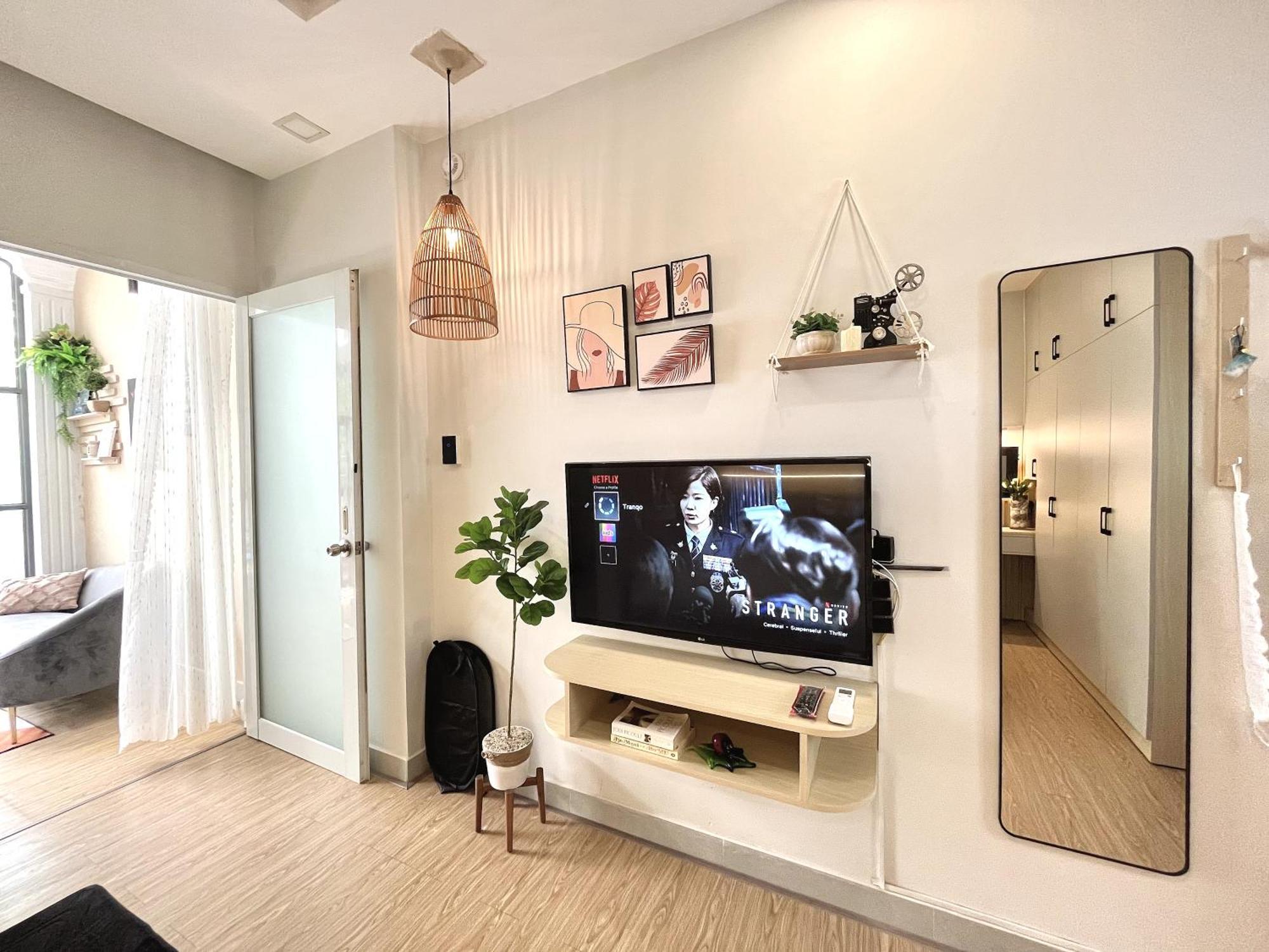 Cozy Studio With Large Balcony In Central Bui Vien District 1 Apartment *