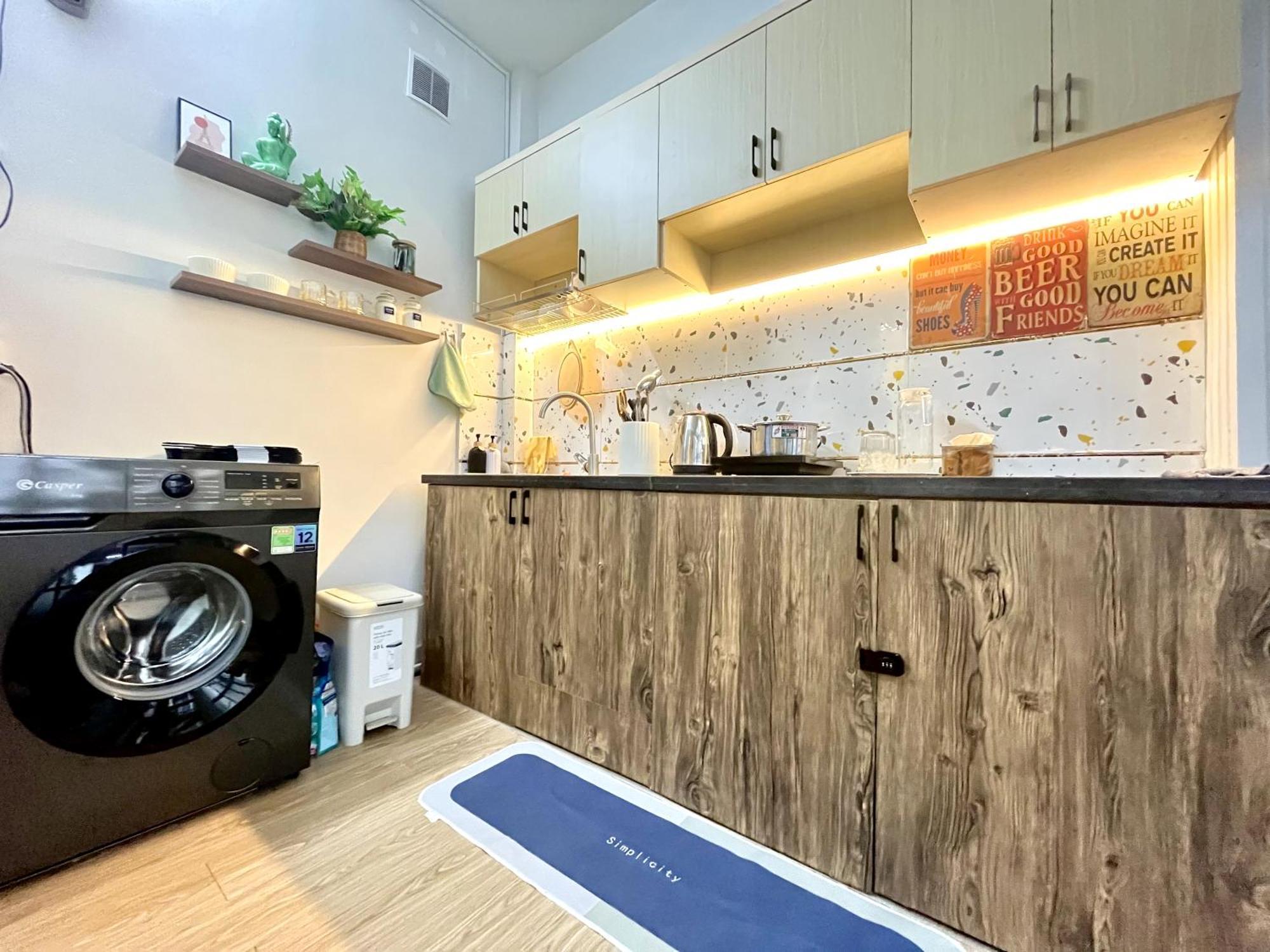 Cozy Studio With Large Balcony In Central Bui Vien District 1 Apartment