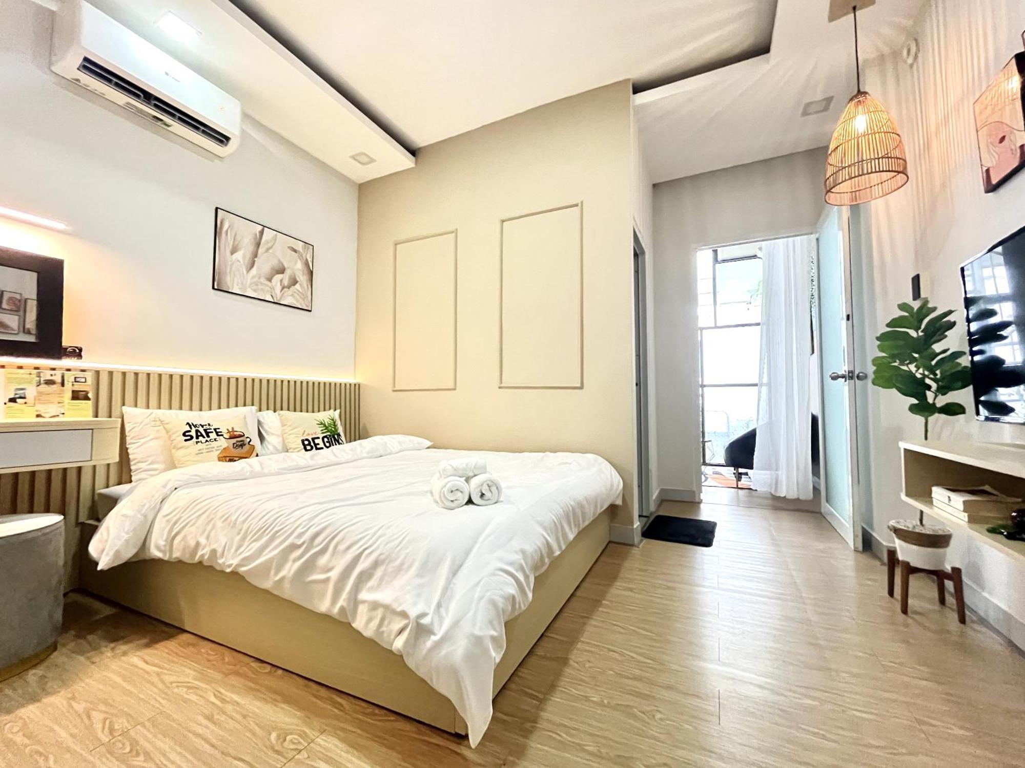 Apartment Cozy Studio With Large Balcony In Central Bui Vien District 1