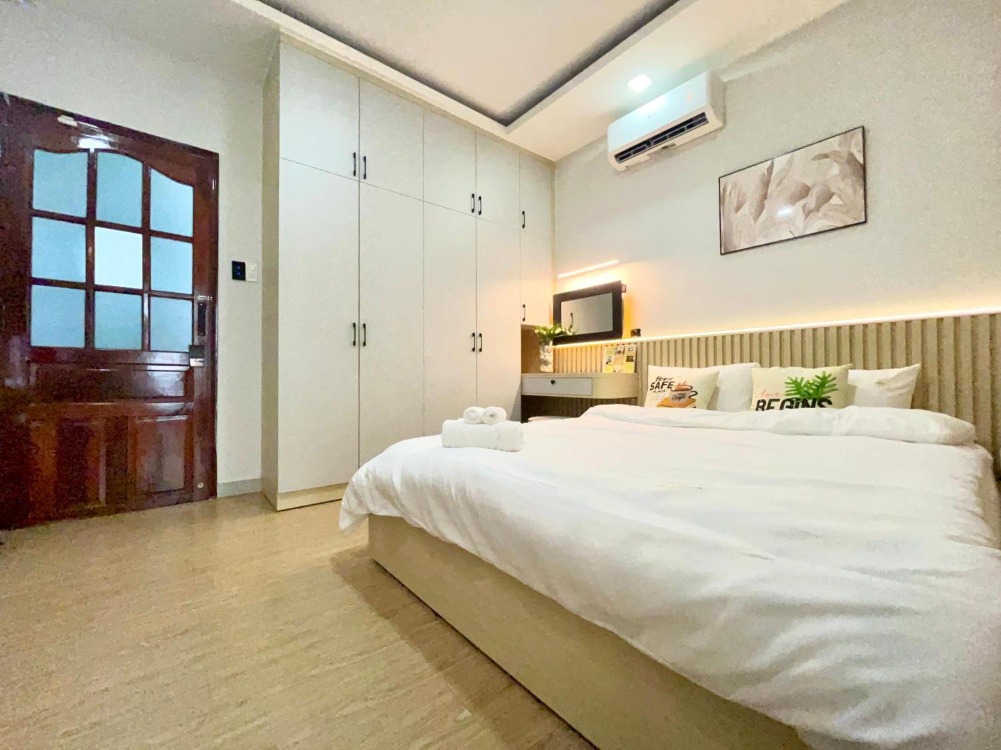 Cozy Studio With Large Balcony In Central Bui Vien District 1 Apartment Ho Chi Minh City