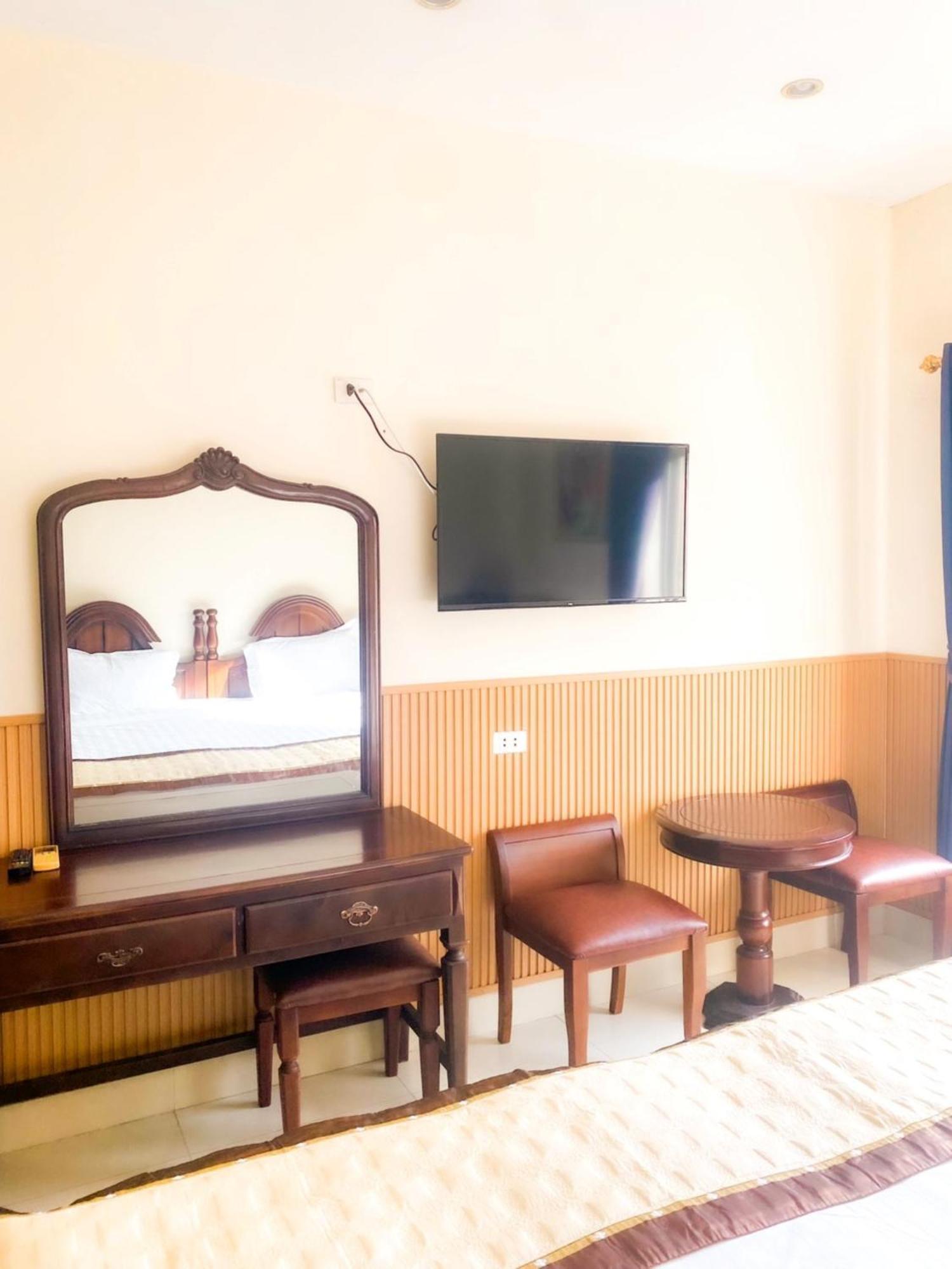 Hoang Le Hotel 2*