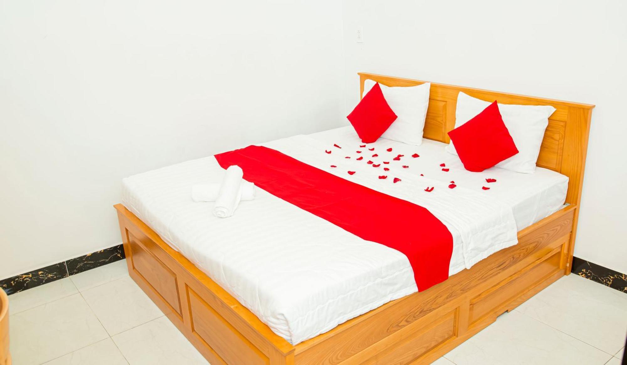 Gia Bao Quan 7 Hotel *