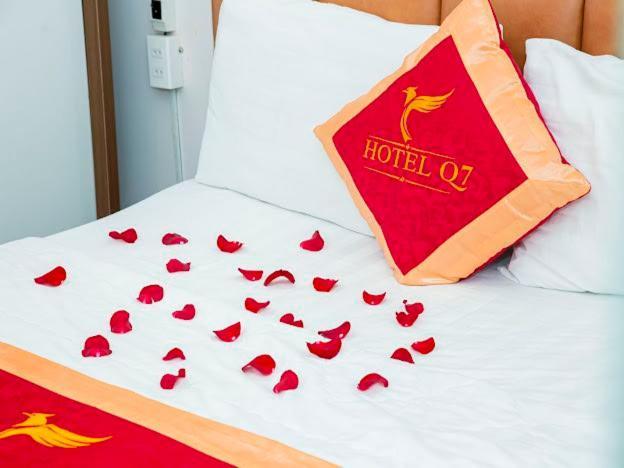 Khach San Q7 Hotel 2*