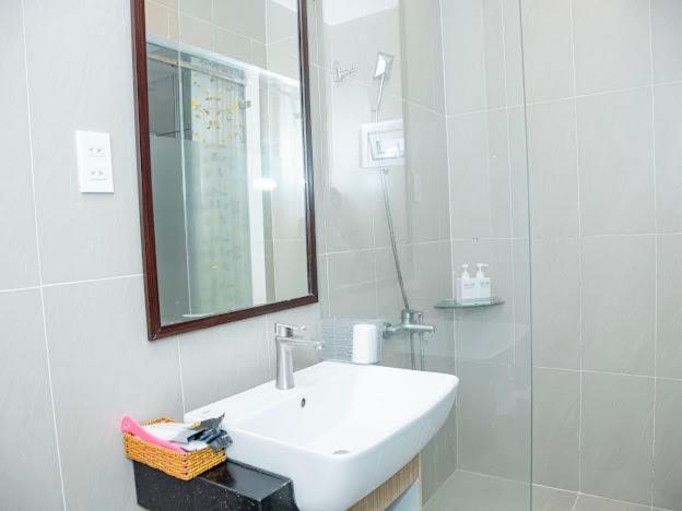 Khach San Q7 Hotel