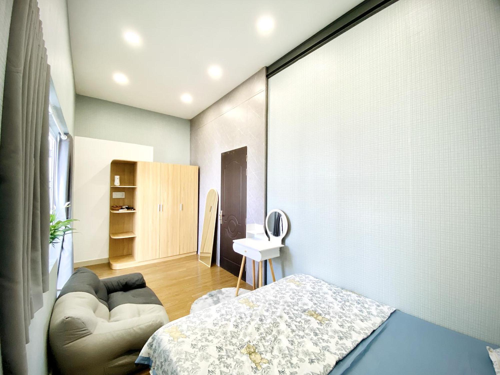 Tphomes Sala *