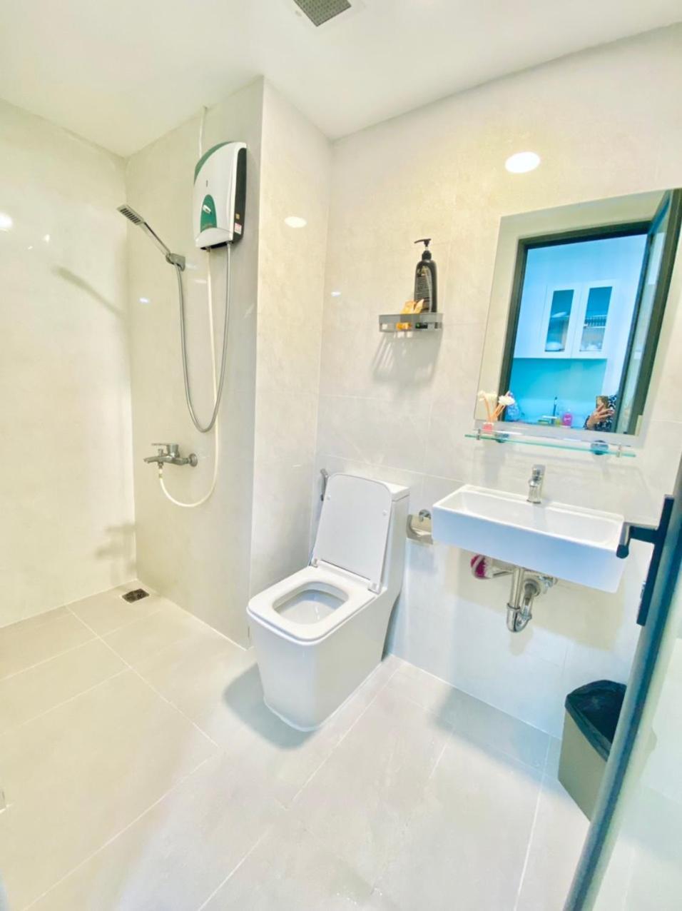 Soho - Saigon Central, 5-min-to-bui Vien Street Apartment *