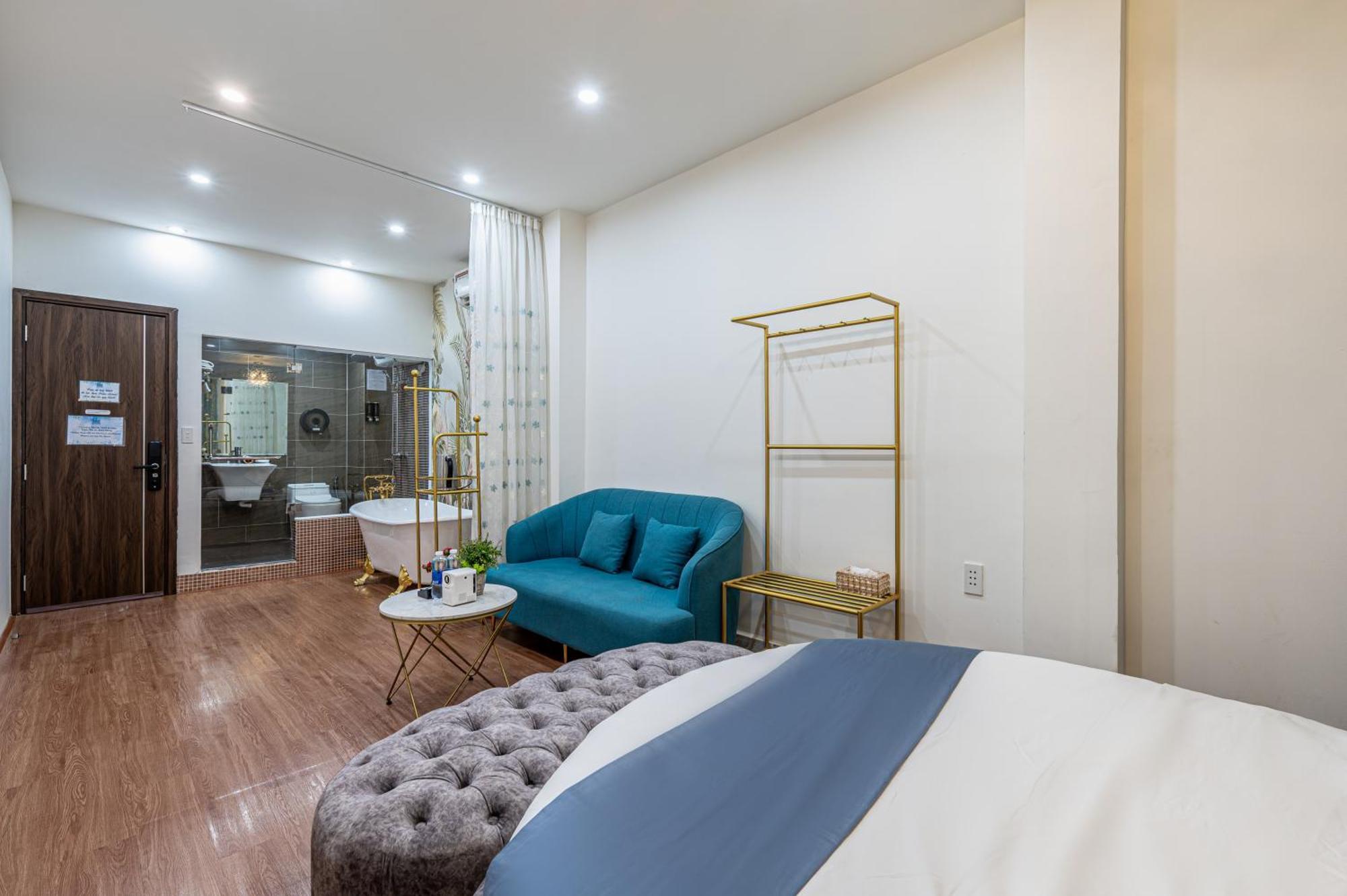 Apartment House By Cozrum