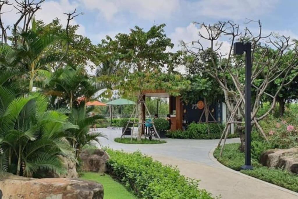 2 Bedroom Diamond Island Apartment, Luxury In Nature, District 2 Lagomhome 1611 * Ho Chi Minh City