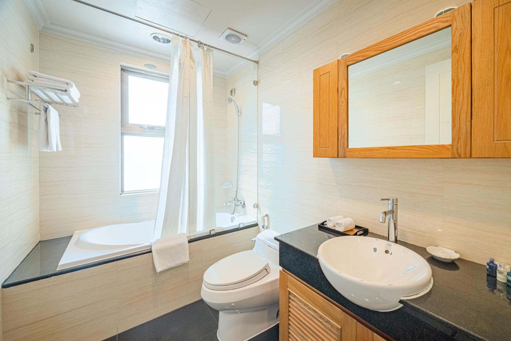 Mayfair Apartment *
