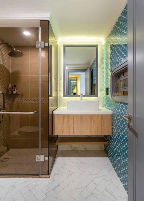 Classic Luxury & Swiming Rooftop Pool Apartment