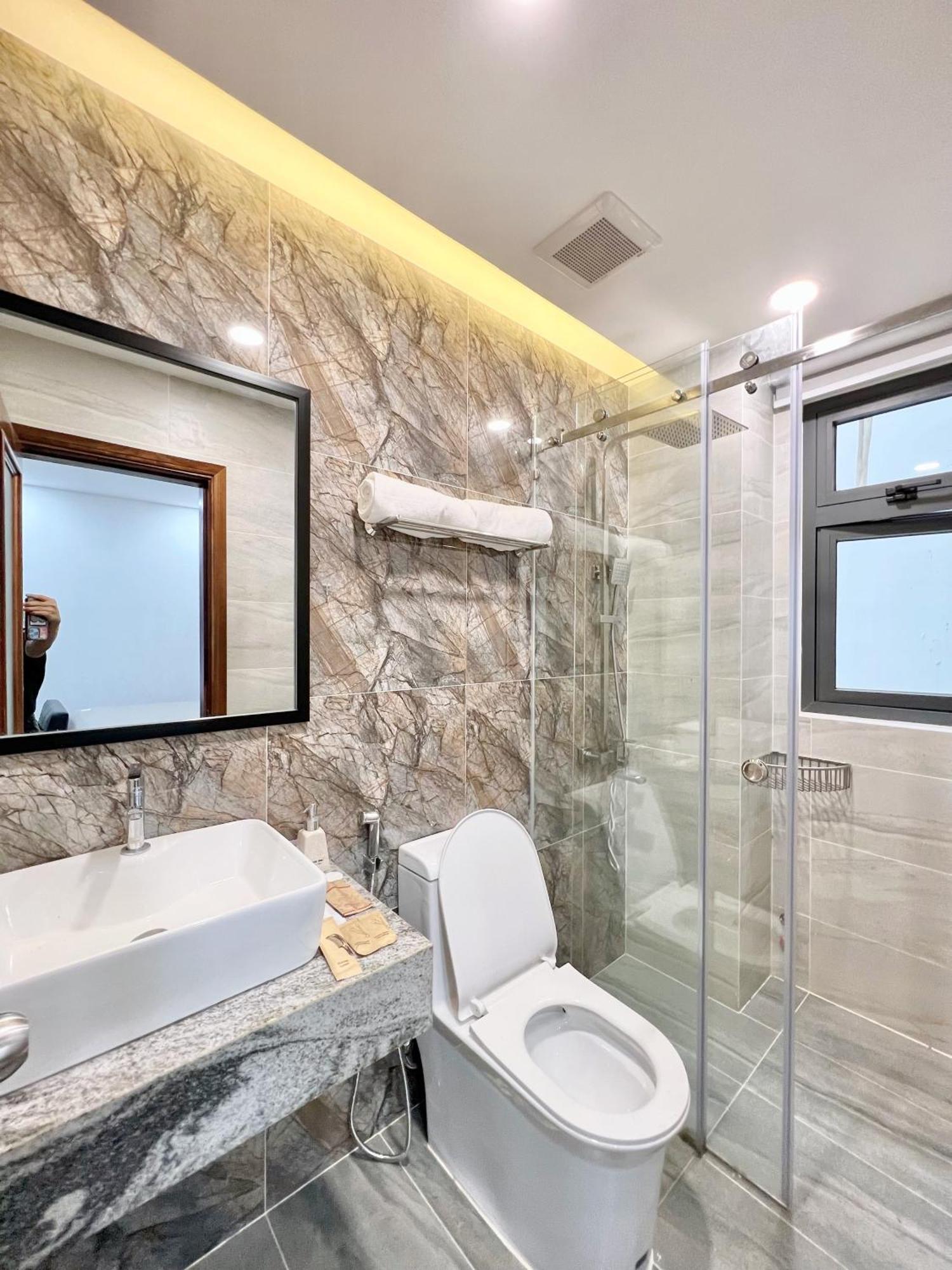 Riversidehome Nearairport/netflix/chill/terrace Pangsapuri Bandar Ho Chi Minh