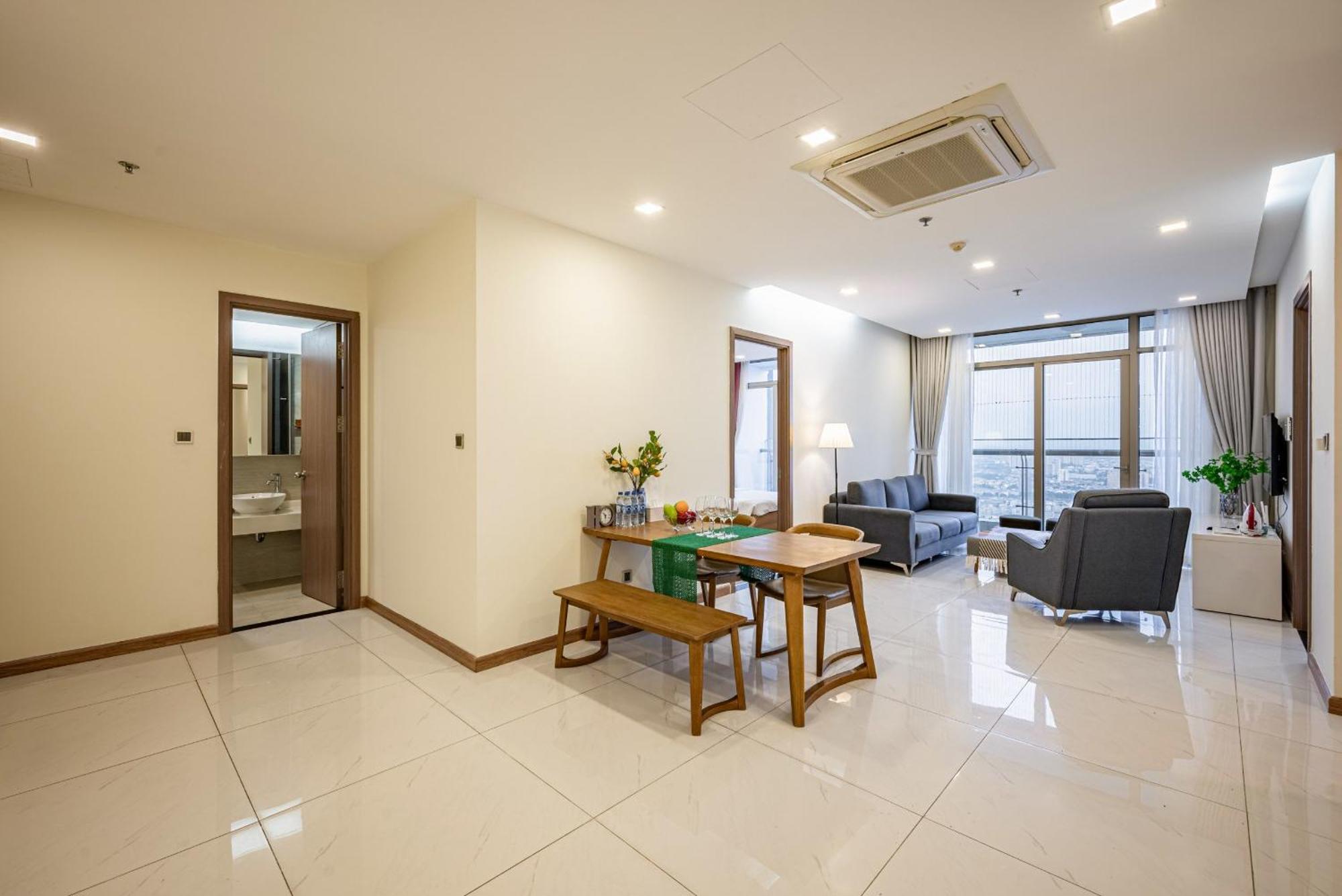 In Landmark-vinhome Park By Yen Apartment