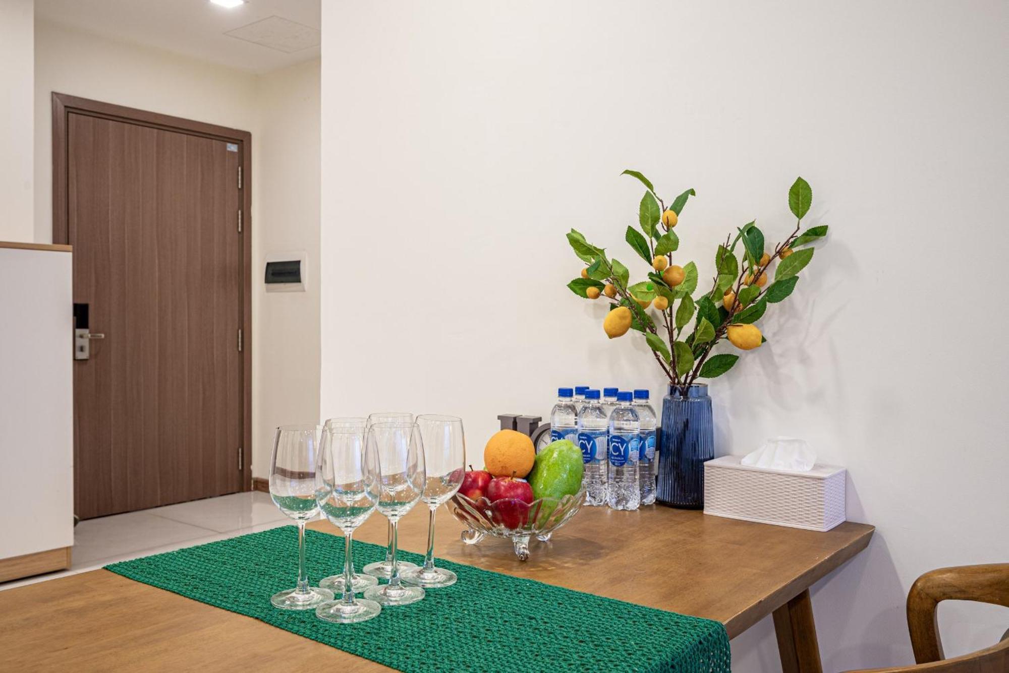 In Landmark-vinhome Park By Yen Apartment *