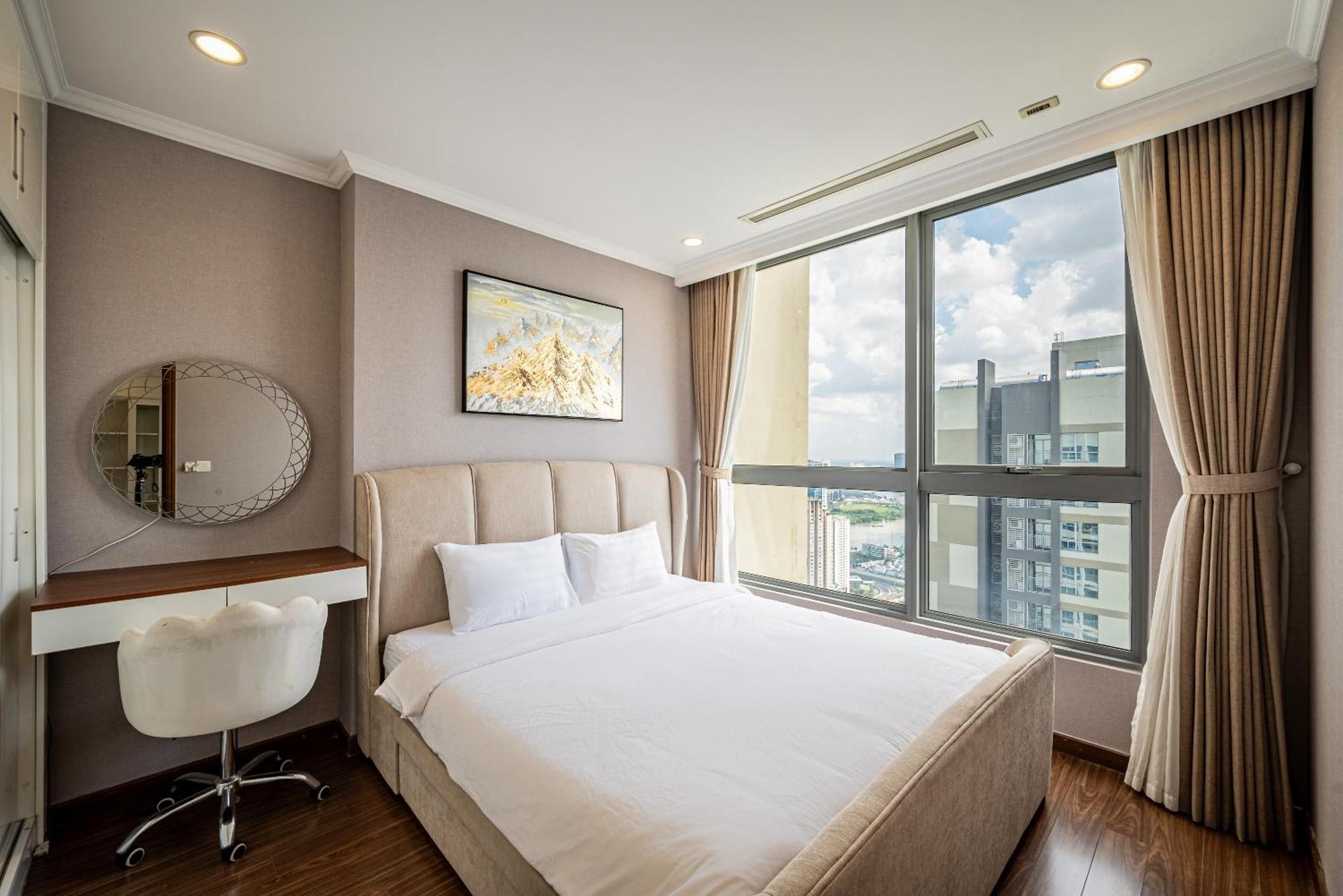 In Landmark-vinhome Park By Yen Apartment