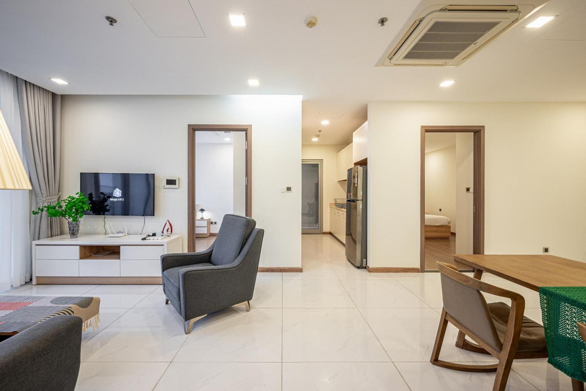 In Landmark-vinhome Park By Yen Apartment *