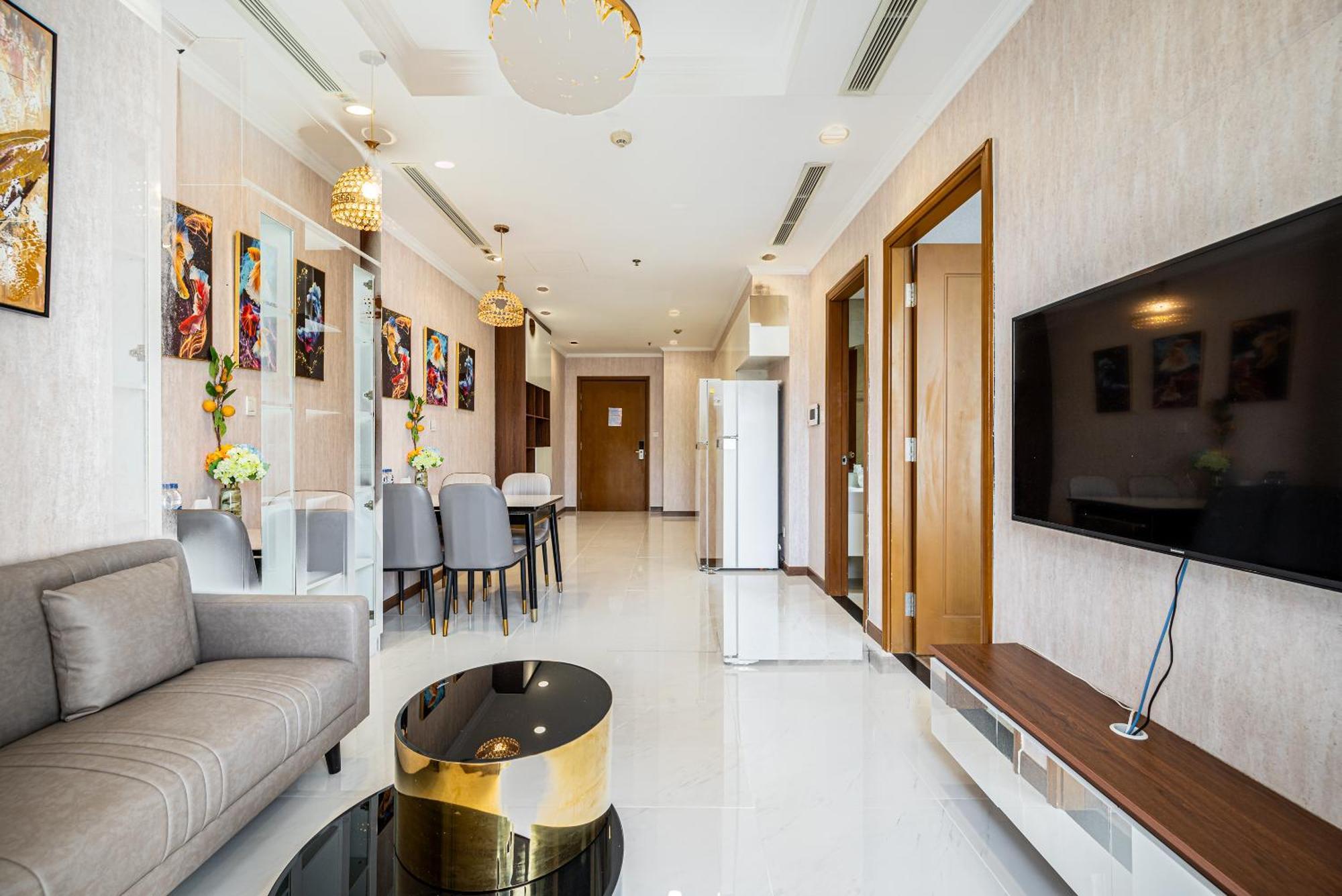 Apartment In Landmark-vinhome Park By Yen *