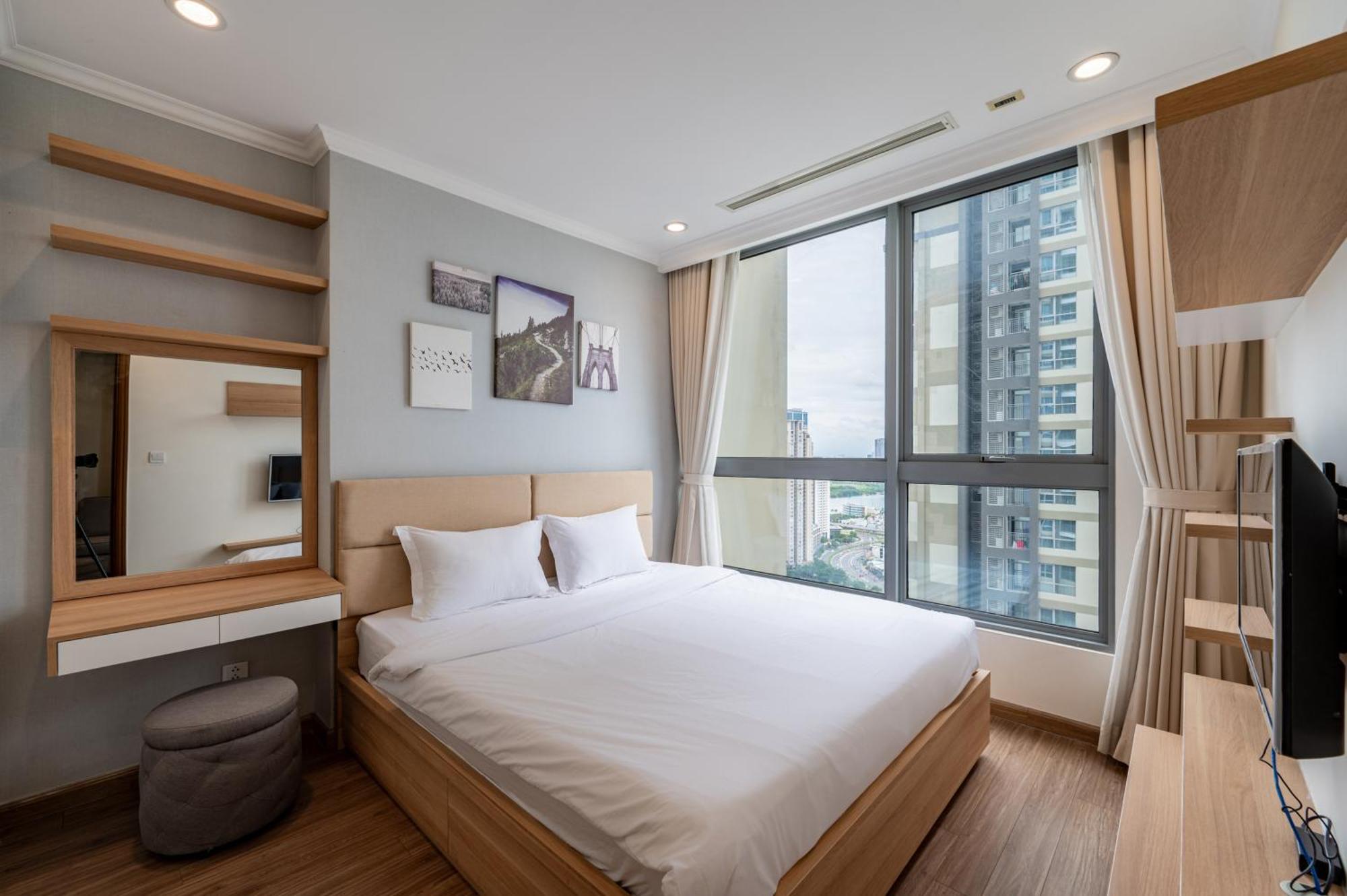 In Landmark-vinhome Park By Yen Apartment