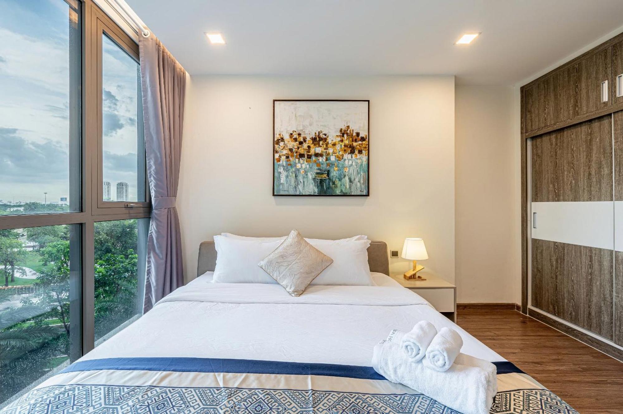 Apartment In Landmark-vinhome Park By Yen *
