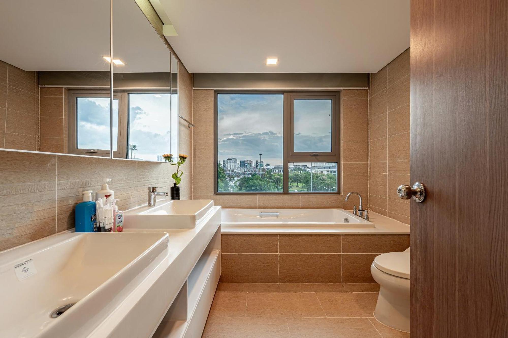 In Landmark-vinhome Park By Yen Apartment *