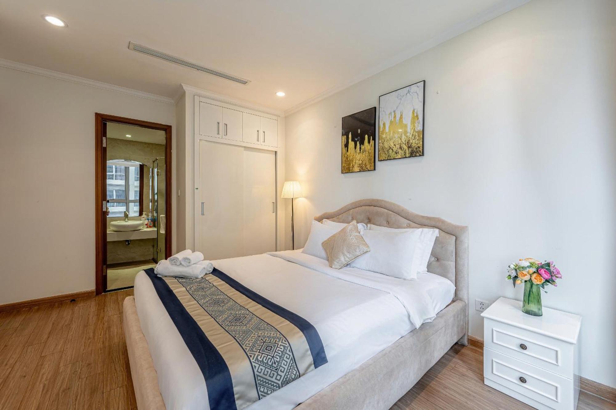 In Landmark-vinhome Park By Yen Apartment *