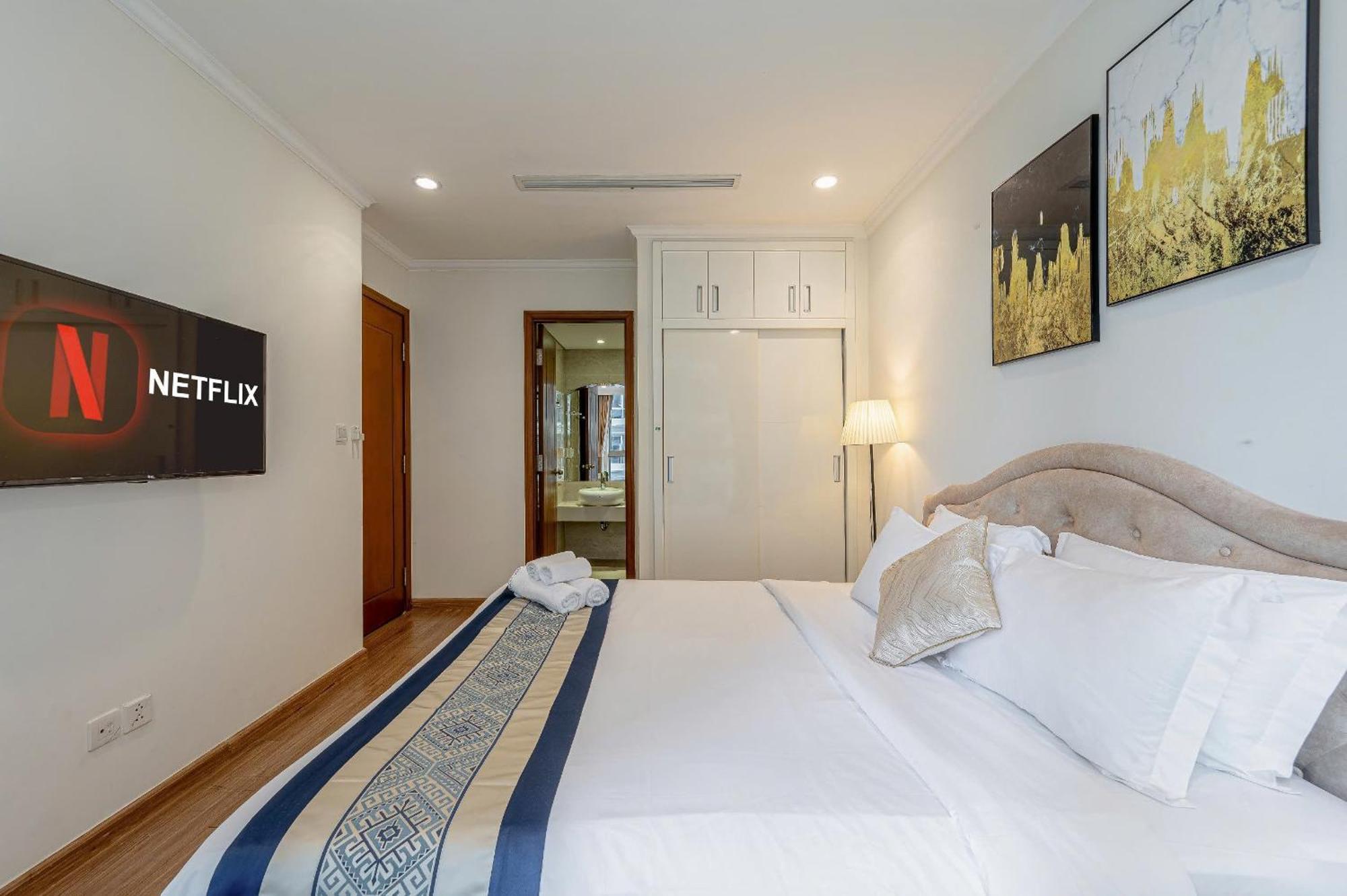 In Landmark-vinhome Park By Yen Apartment *