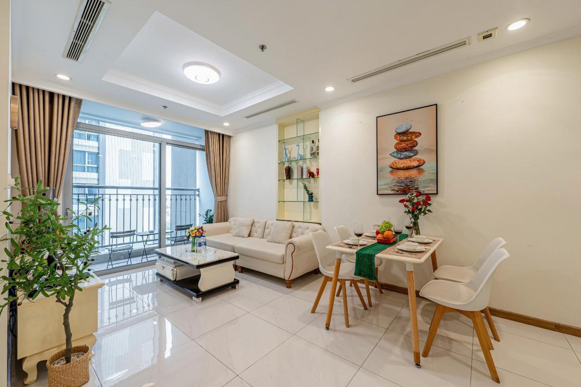 Apartment In Landmark-vinhome Park By Yen