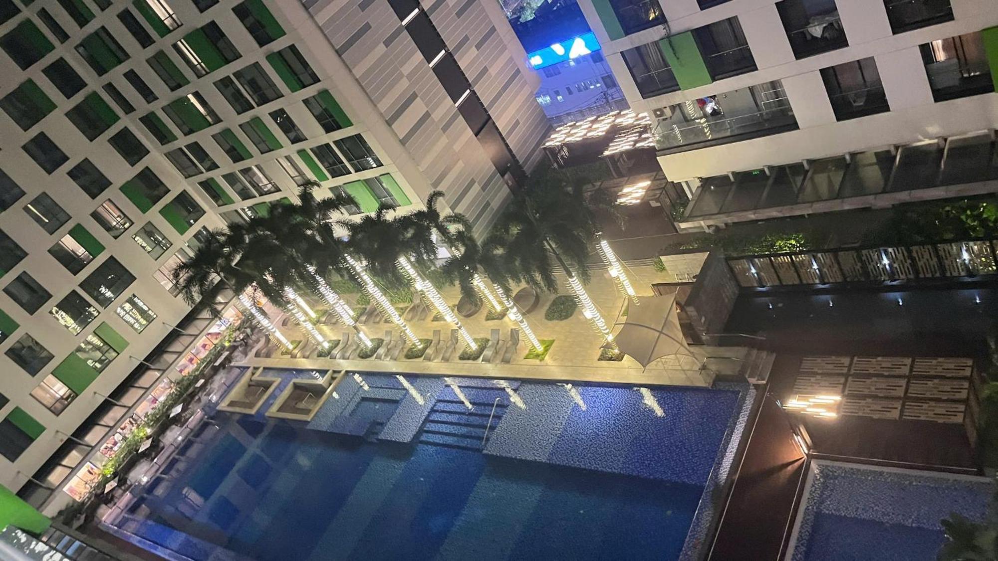 Republic Nearby Airport Free Pool Gym