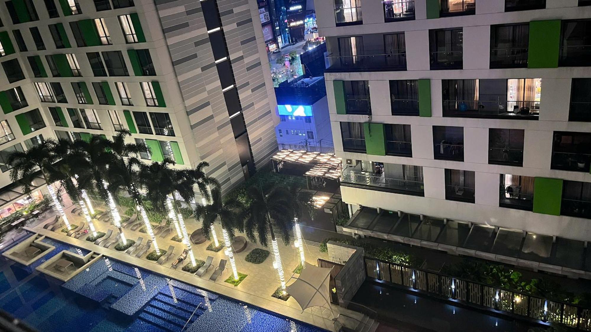 Republic Nearby Airport Free Pool Gym