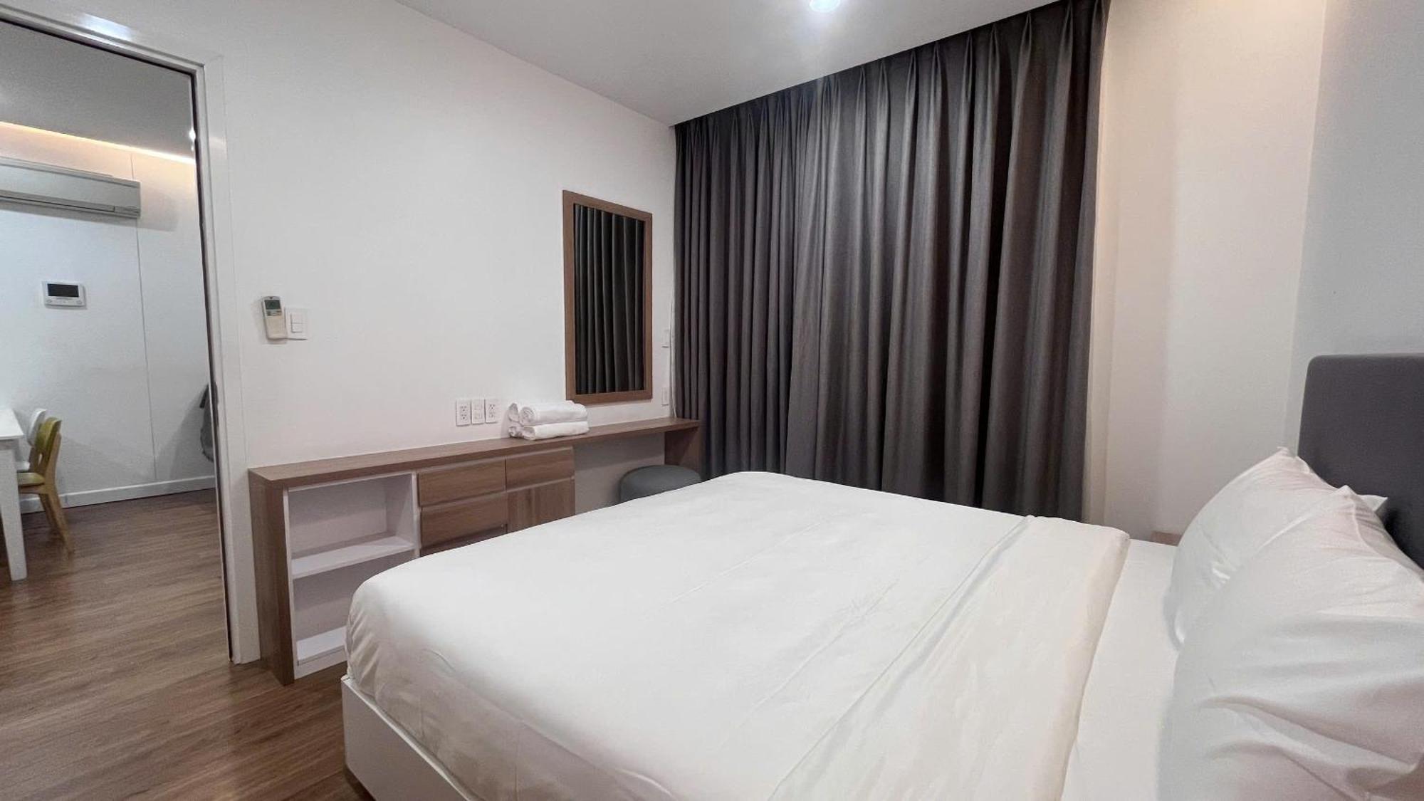Republic Nearby Airport Free Pool Gym *