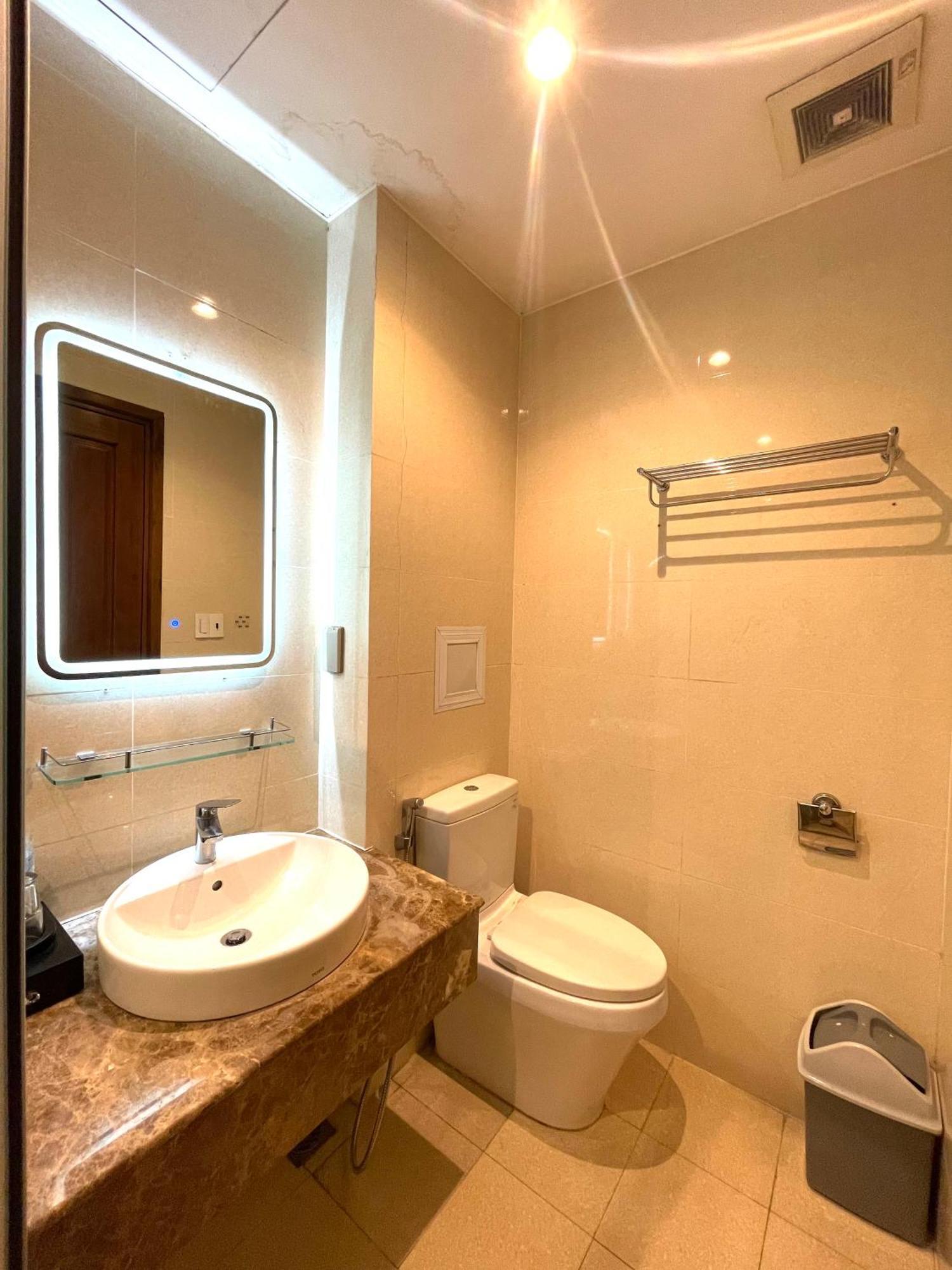 Apartment Sky Center Near The Airport Ho Chi Minh City
