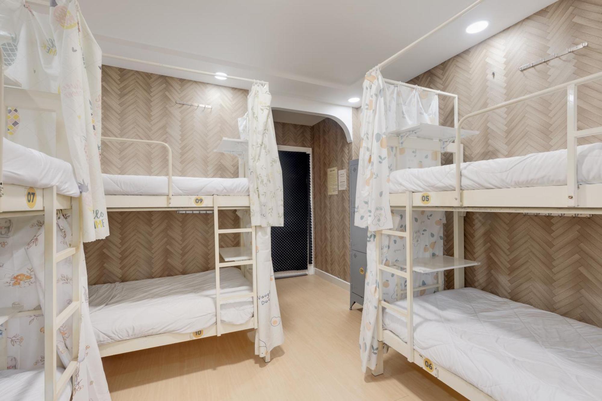 Hostel Saigon Authentic Hostel: Rooftop Retreat With Culinary Experiences *