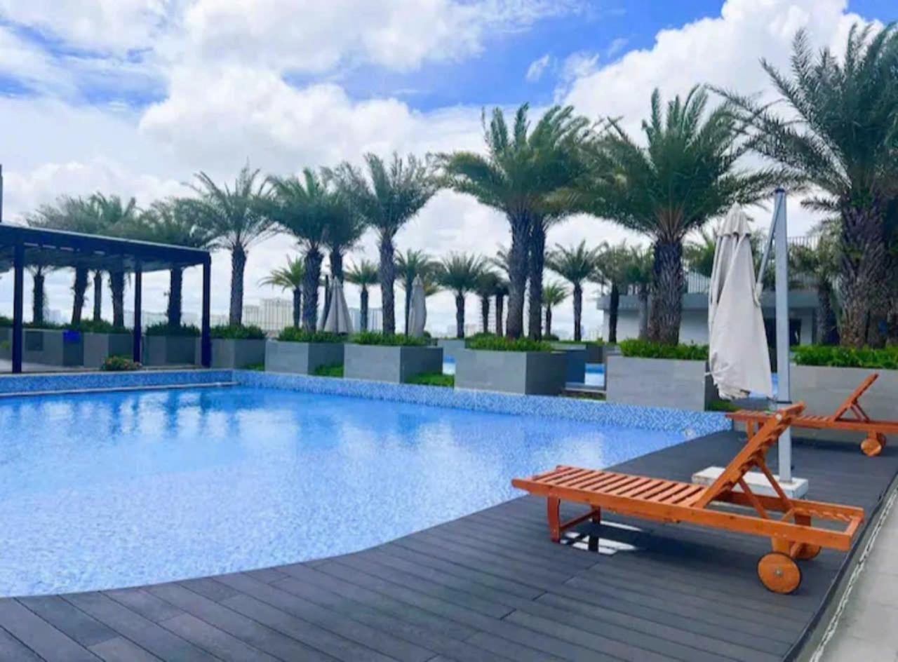 The Has 2 Bedrooms, 2 Bathrooms, 1 Kitchen, 1 Living Room, 1 Laundry Room, 1 Balcony, 1 Swimming Pool - District 7 Căn hộ TP. Hồ Chí Minh