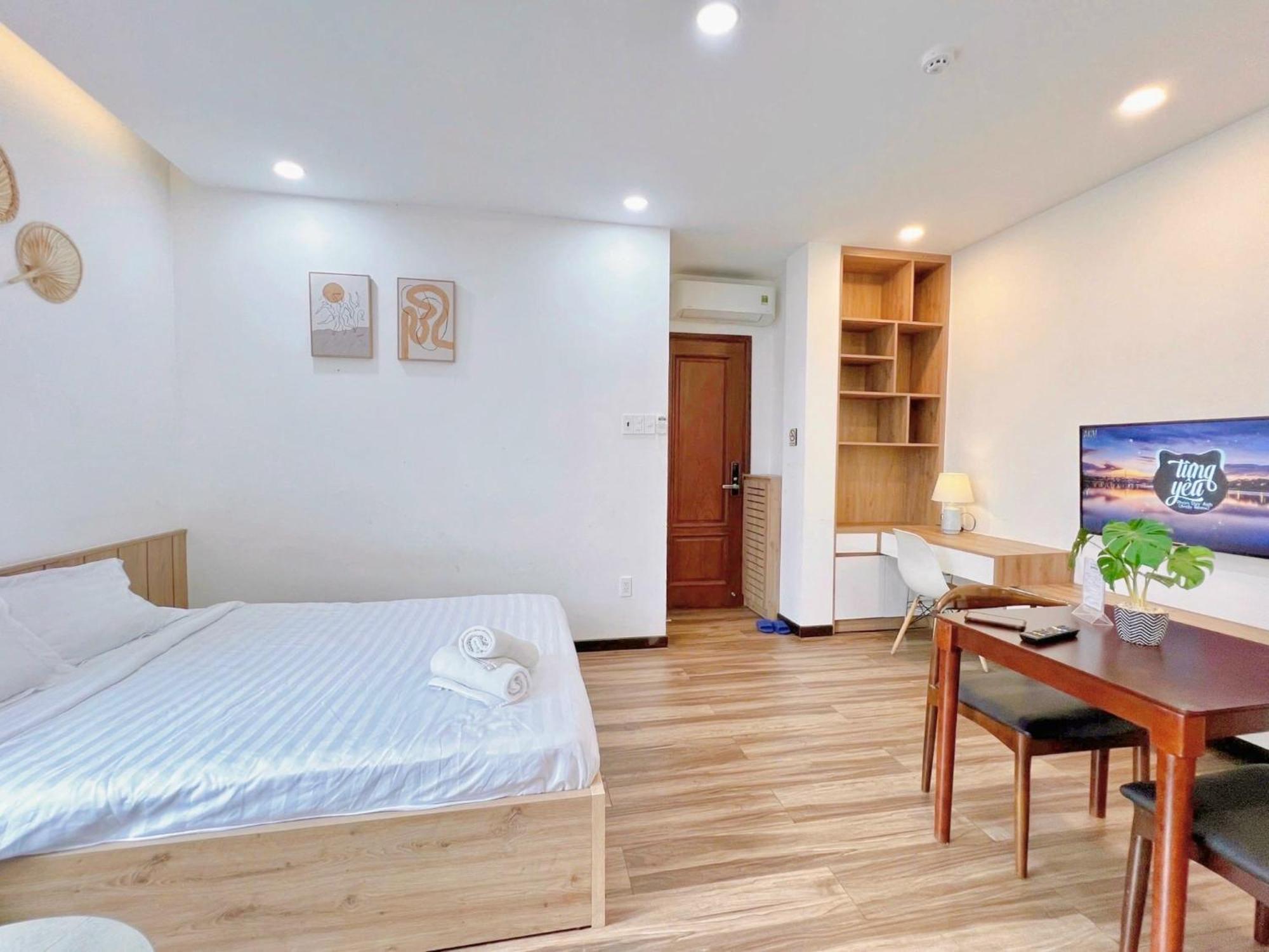 Riverside House Near Airport Apartment