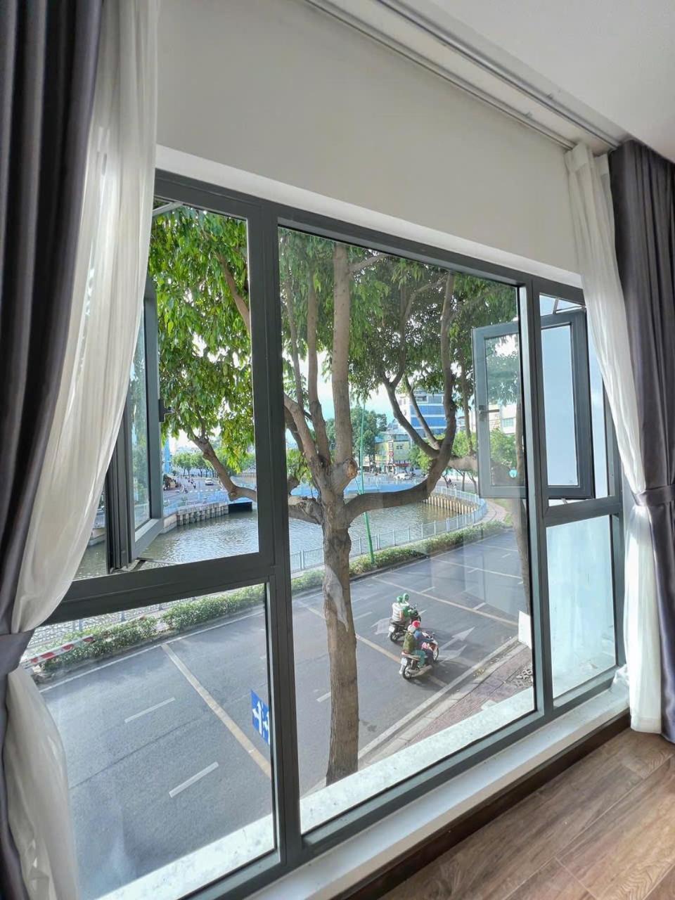 Apartment Riverside House Near Airport