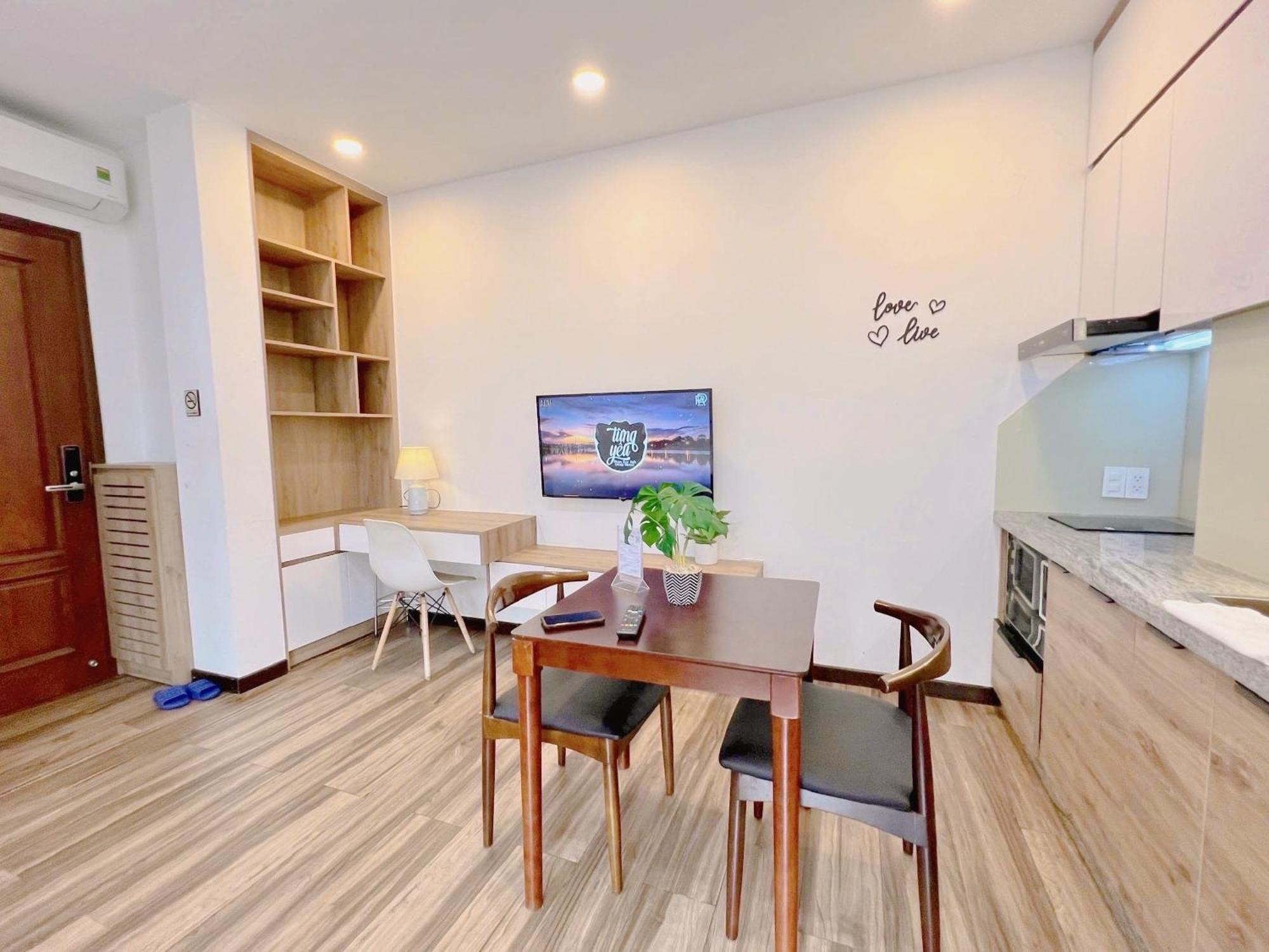 Apartment Riverside House Near Airport *