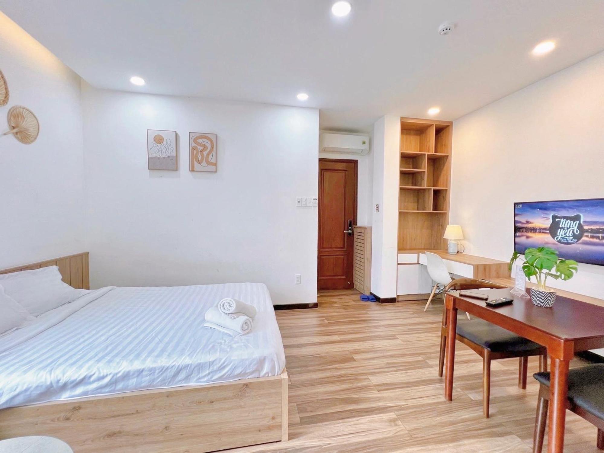 Riverside House Near Airport Apartment
