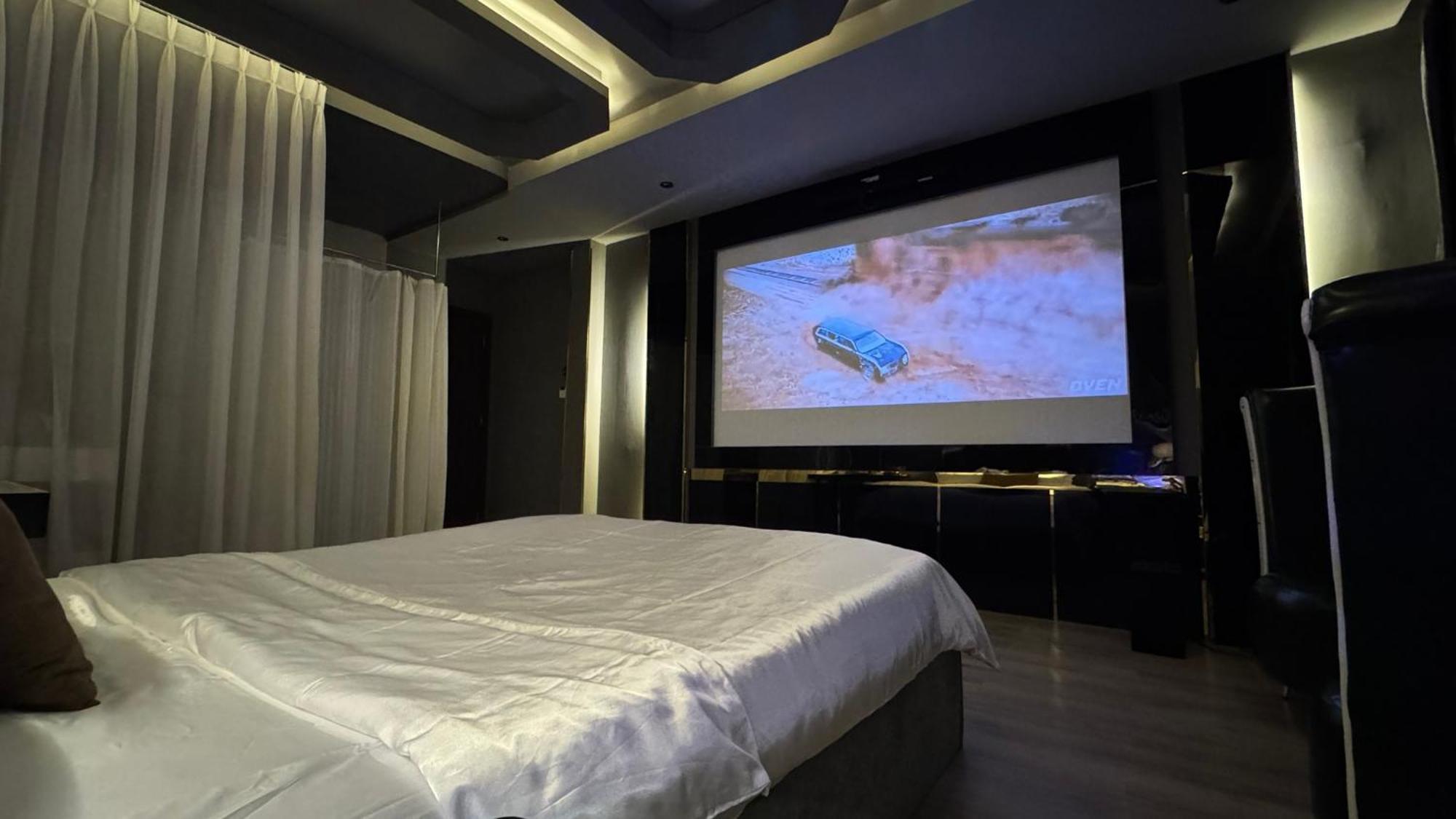 M&h Cinema Hotel *