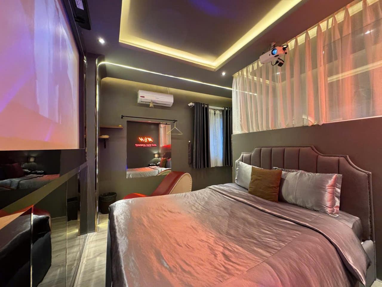 M&h Cinema Hotel