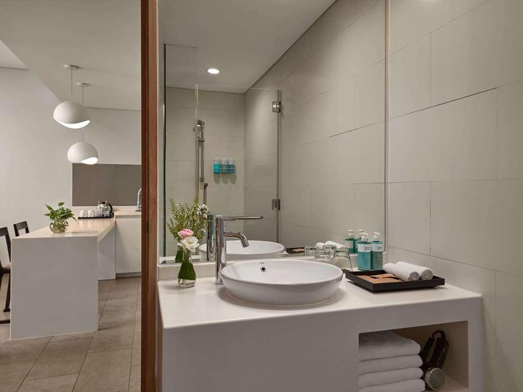 Novotel Living Saigon South Hotel *