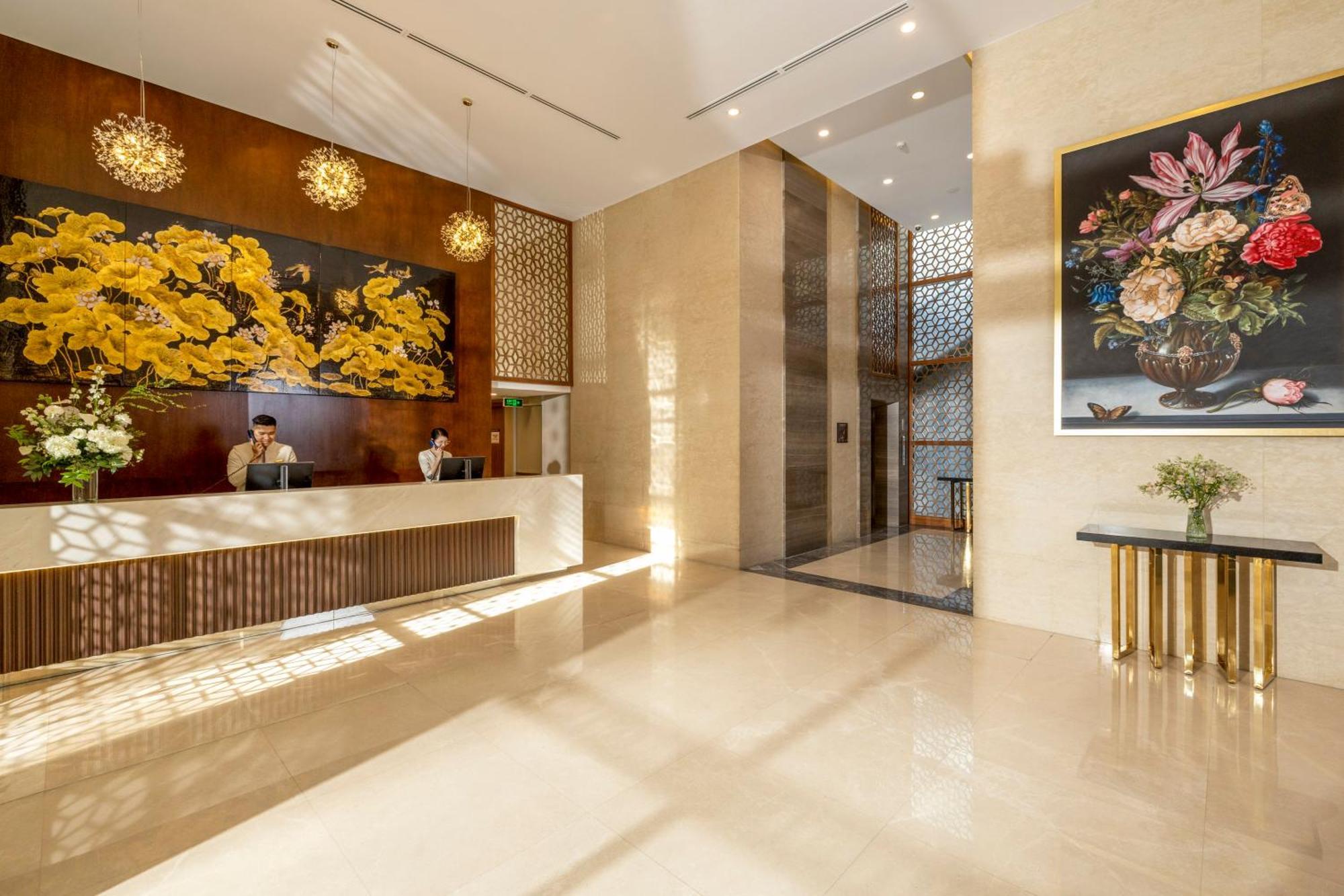 T-ritz Saigon & 4*