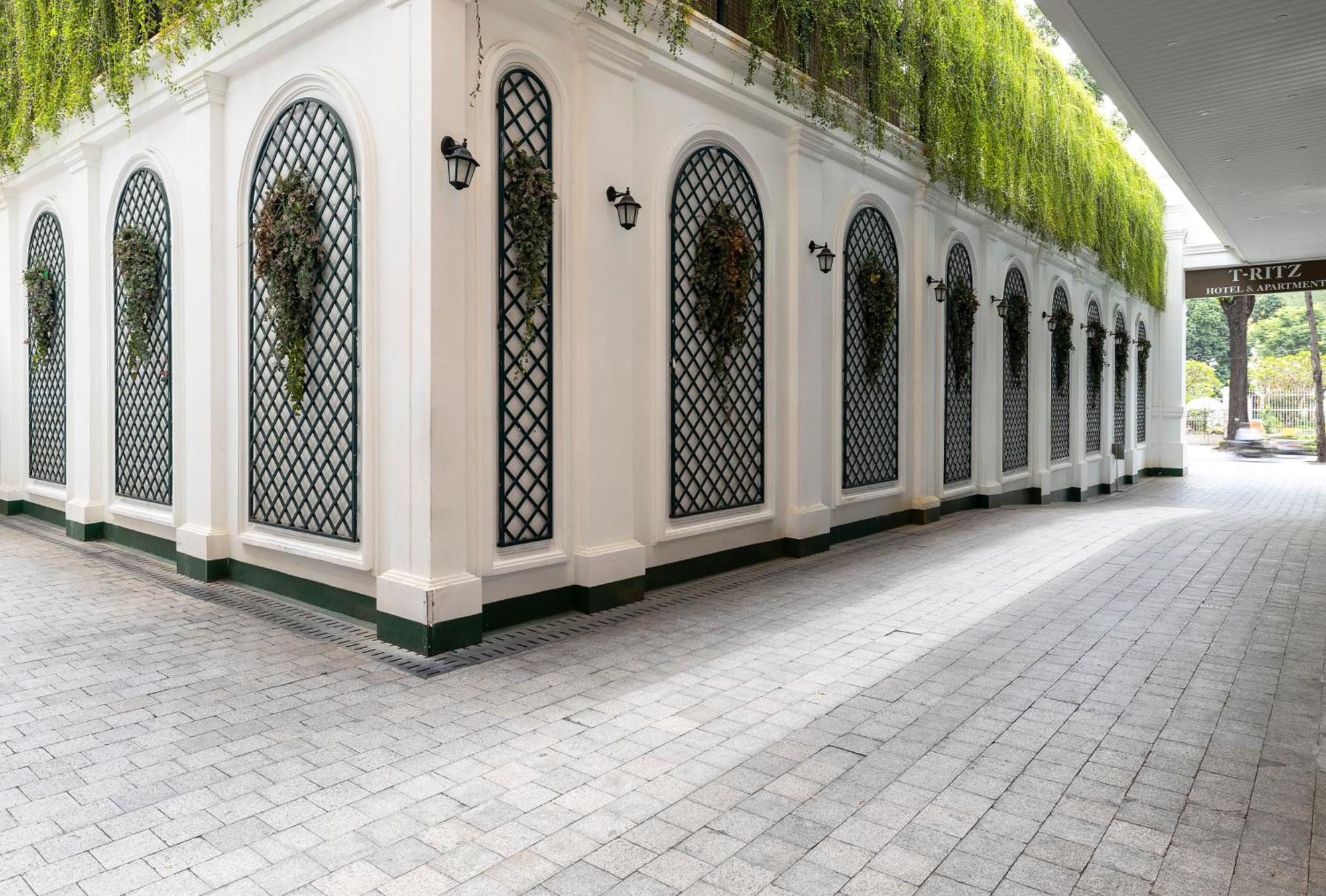 T-ritz Saigon & 4* Bandar Ho Chi Minh