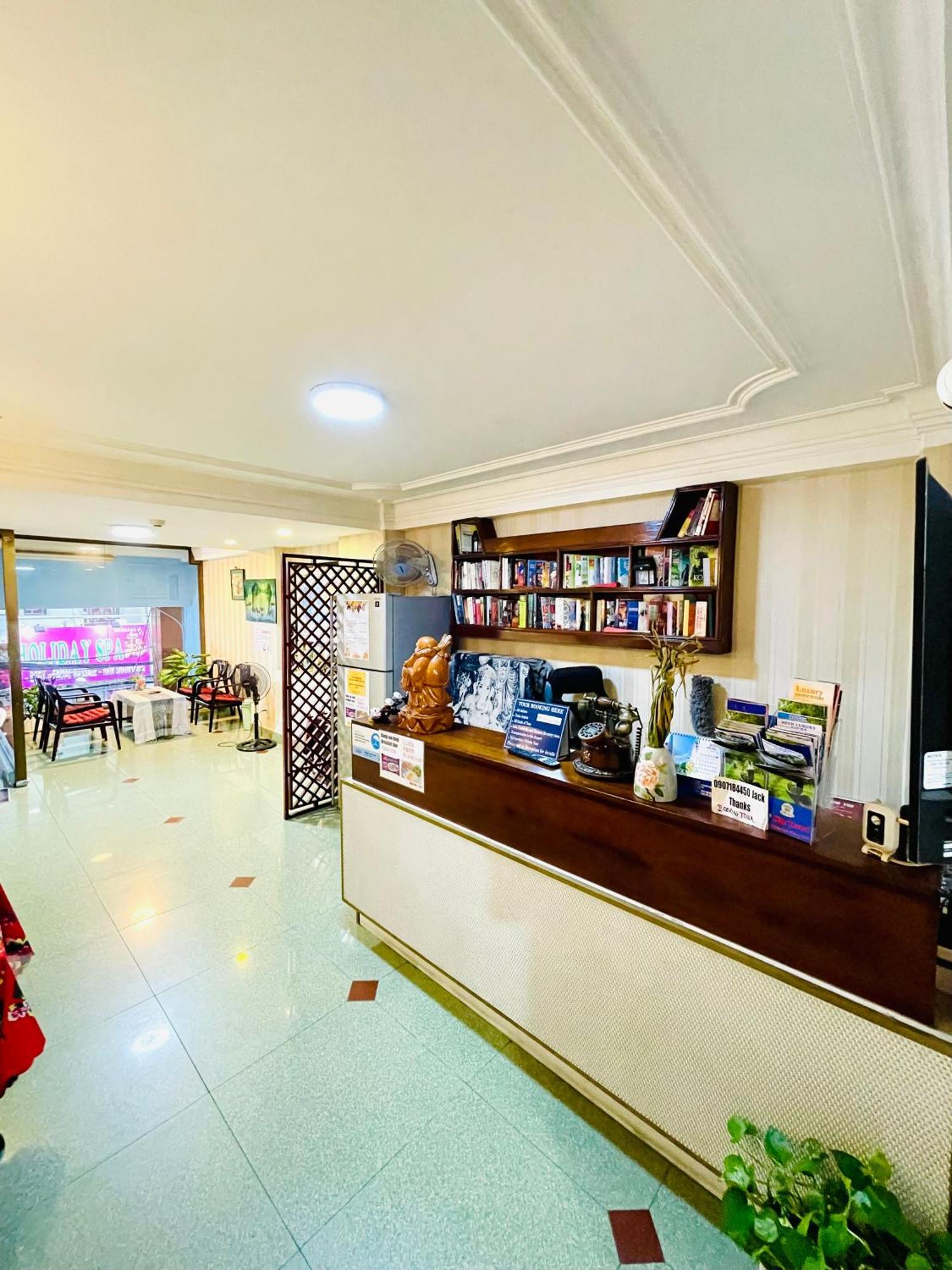 Giang Son Hotel江山民宿范五老区酒吧街胡志明市 2*