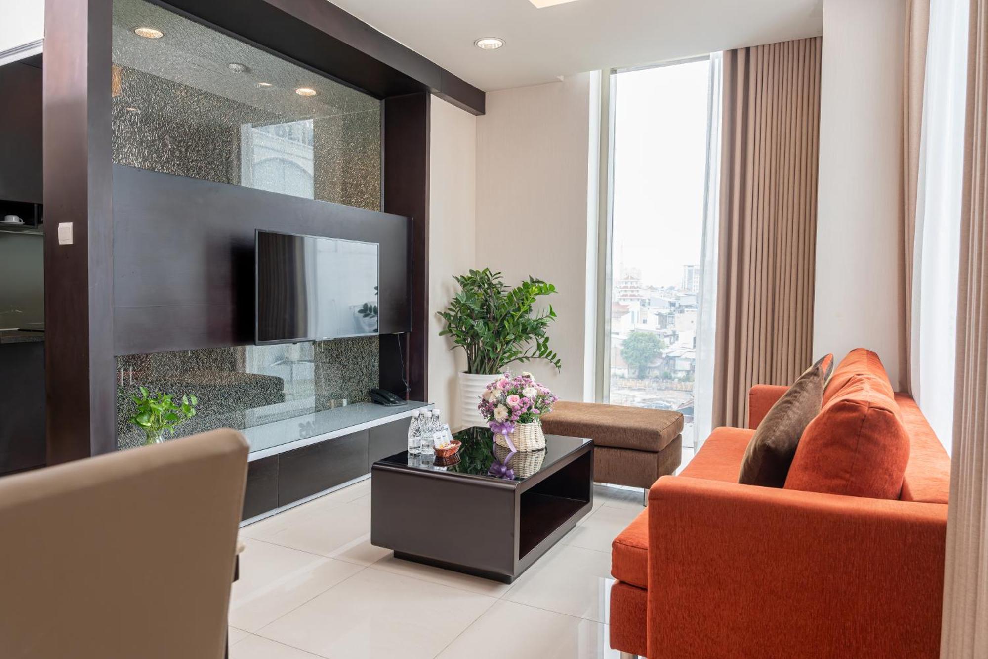 Mayfair Apartment *