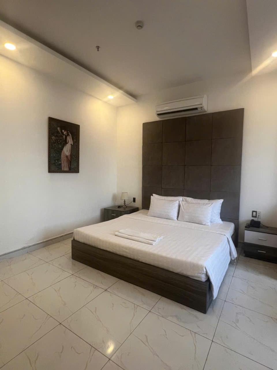 White Diamond - Airport Hotel 3*