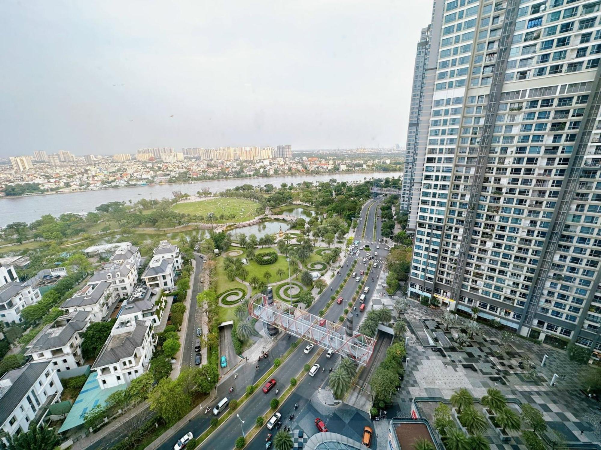 Luxury Vinhomes Central Park Apartment *