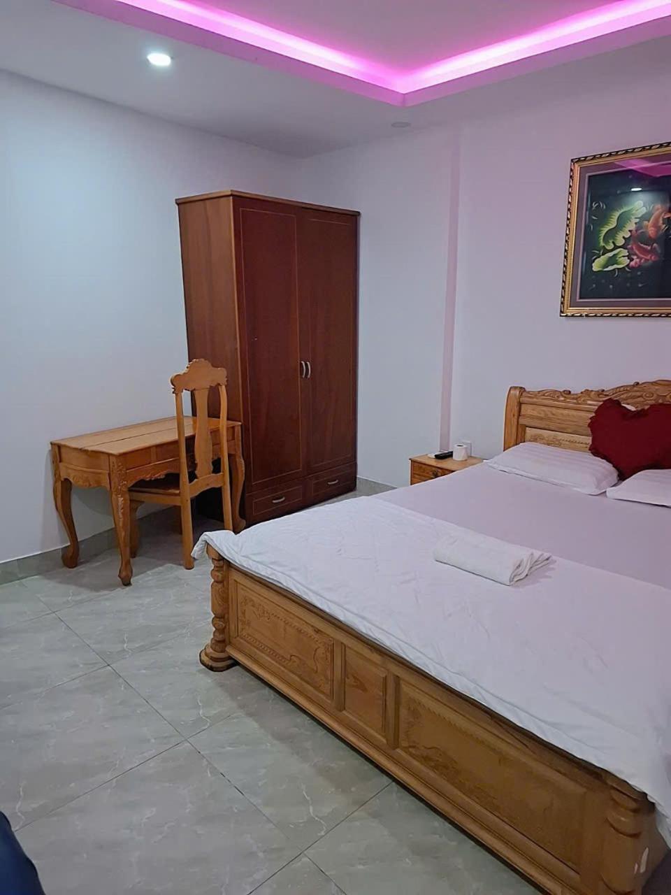 Hong Ha Near Phan Xich Long Hotel 2*